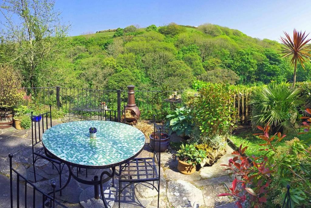 Central Boscastle studio flat view 5