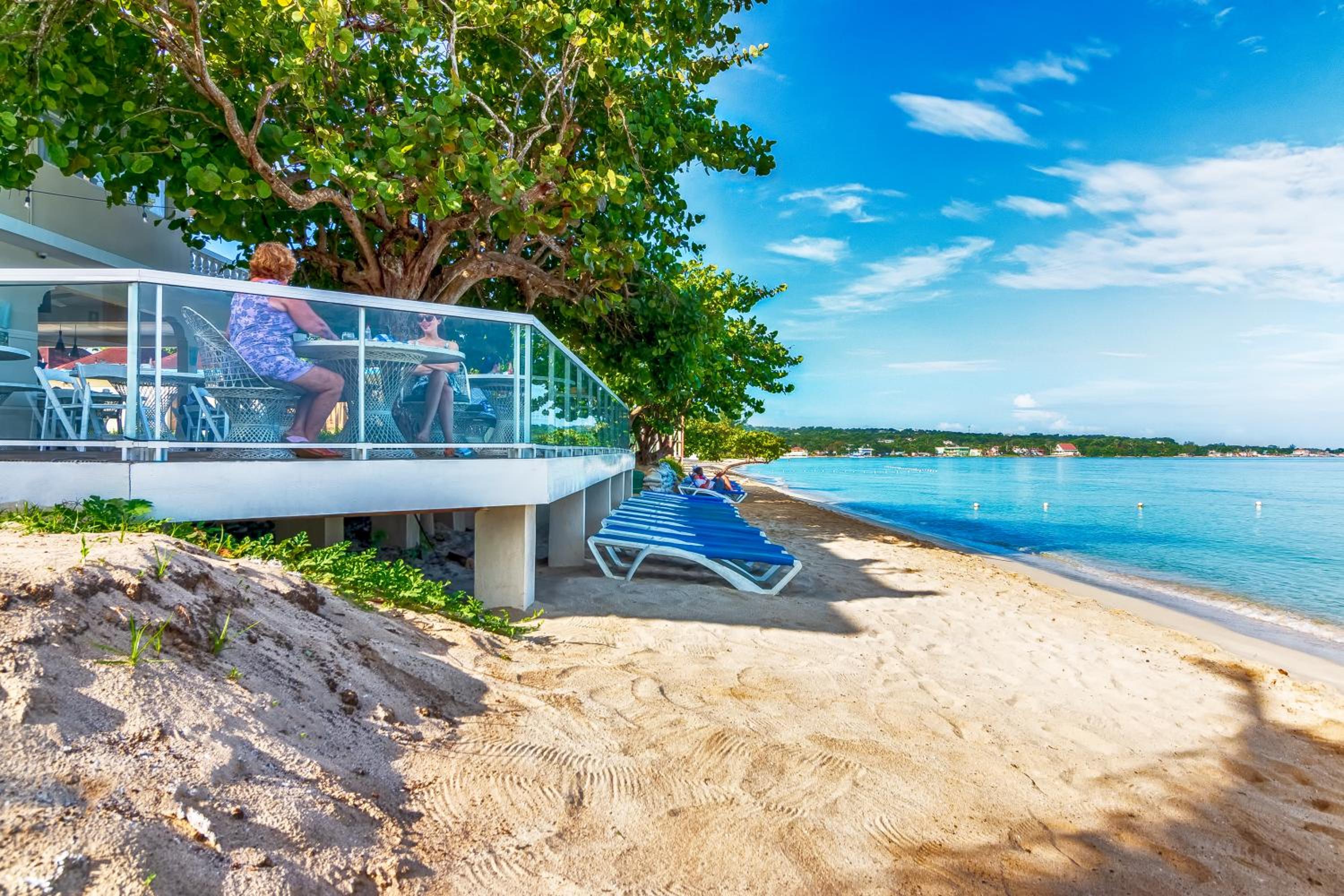 Travellers Beach Resort - Photo 24