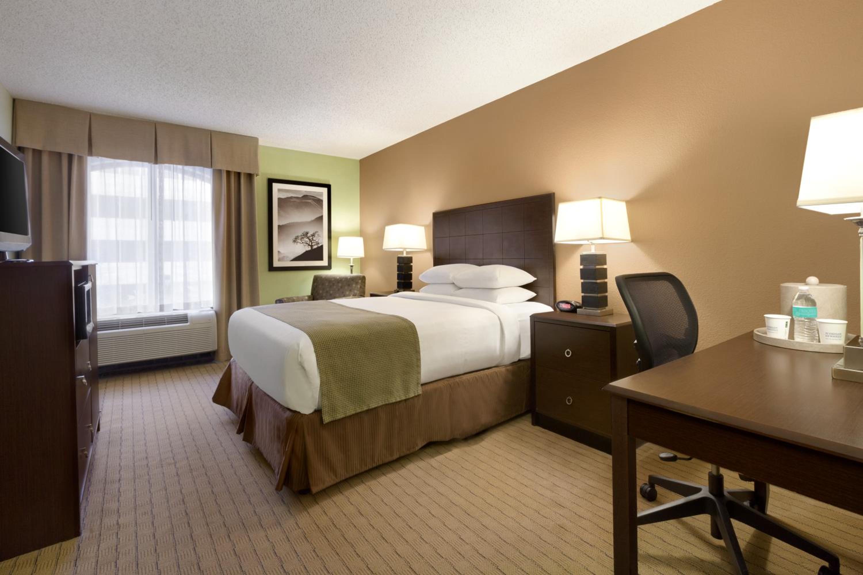 Days Inn by Wyndham Baltimore Inner Harbor - Property Image 8