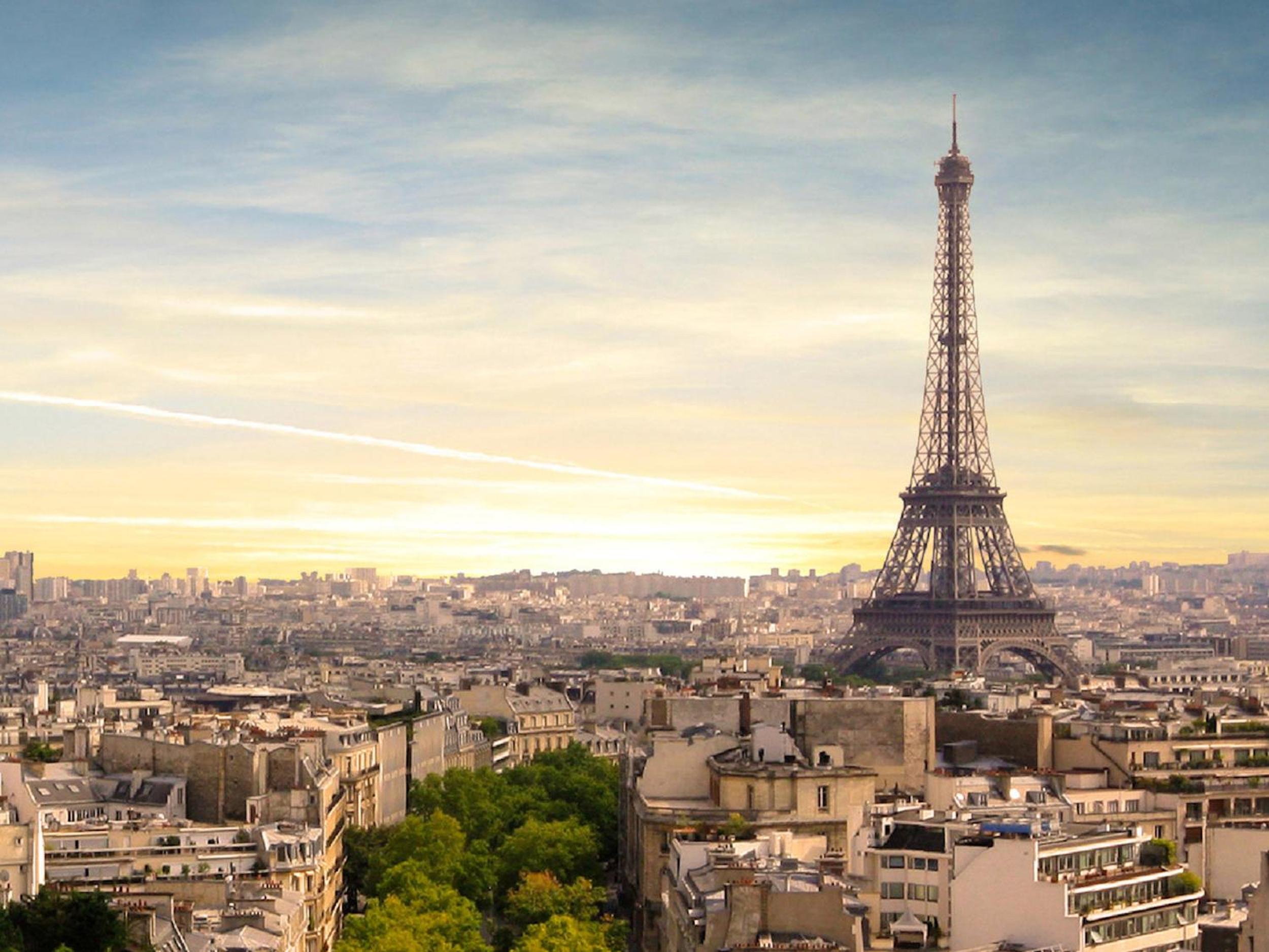 Historic Paris Apartment Steps from Notre Dame and Louvre - Limited Offer