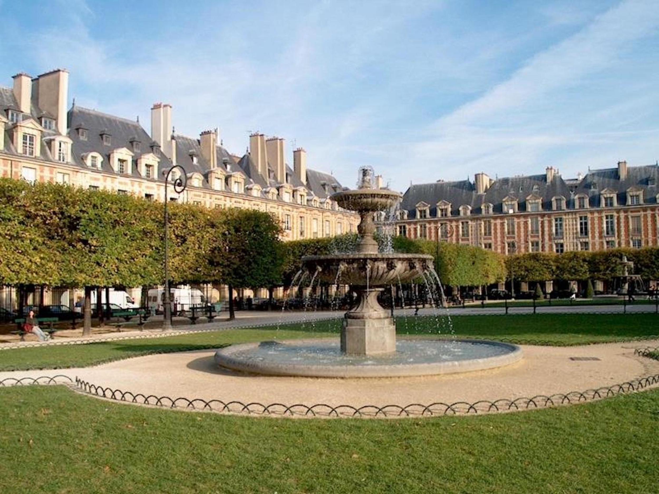 Historic Paris Apartment Steps from Notre Dame and Louvre - Limited Offer