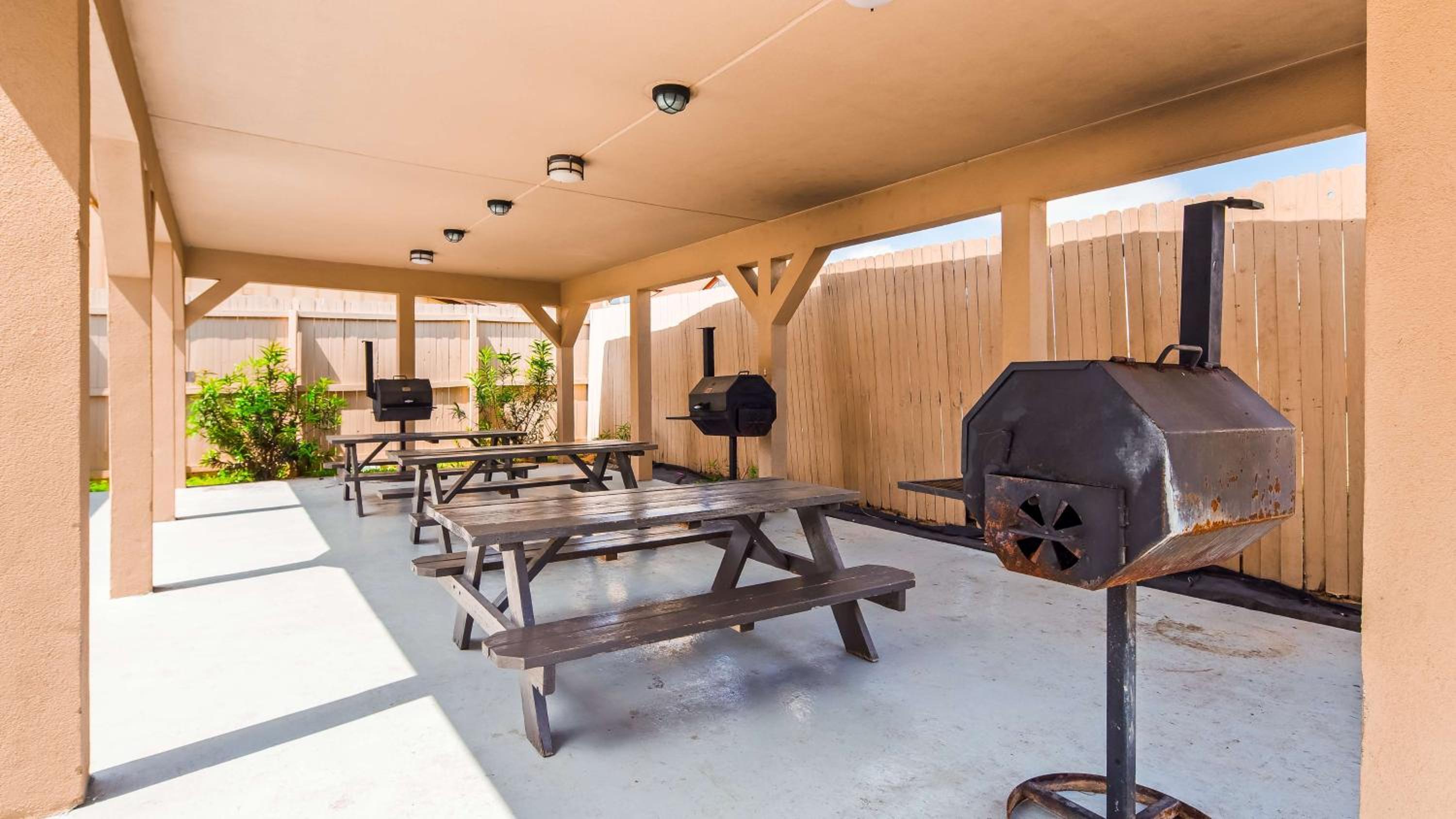 Best Western Plus Carrizo Springs Inn & Suites