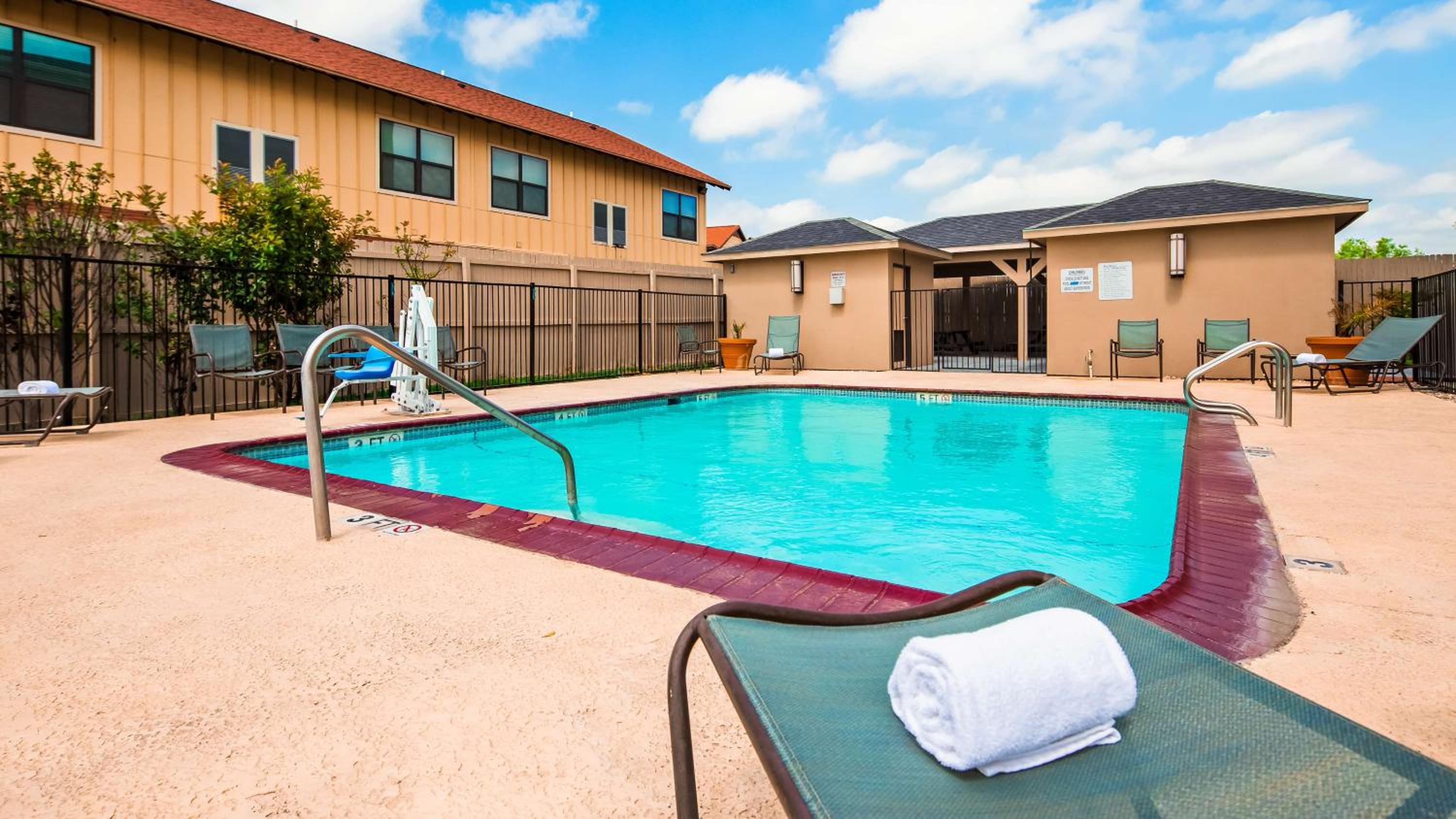 Best Western Plus Carrizo Springs Inn & Suites