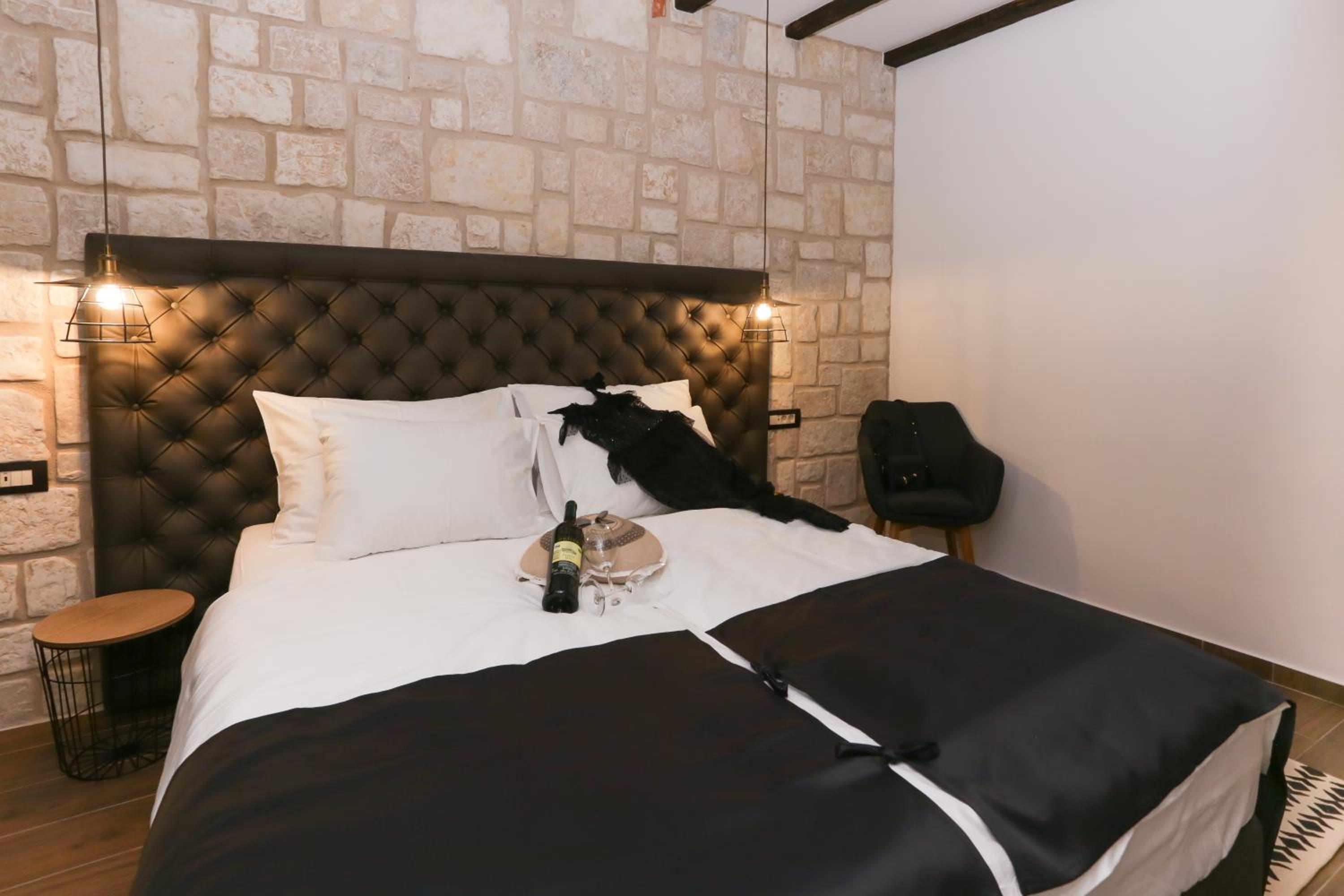 Luxury Rooms Dino view 5