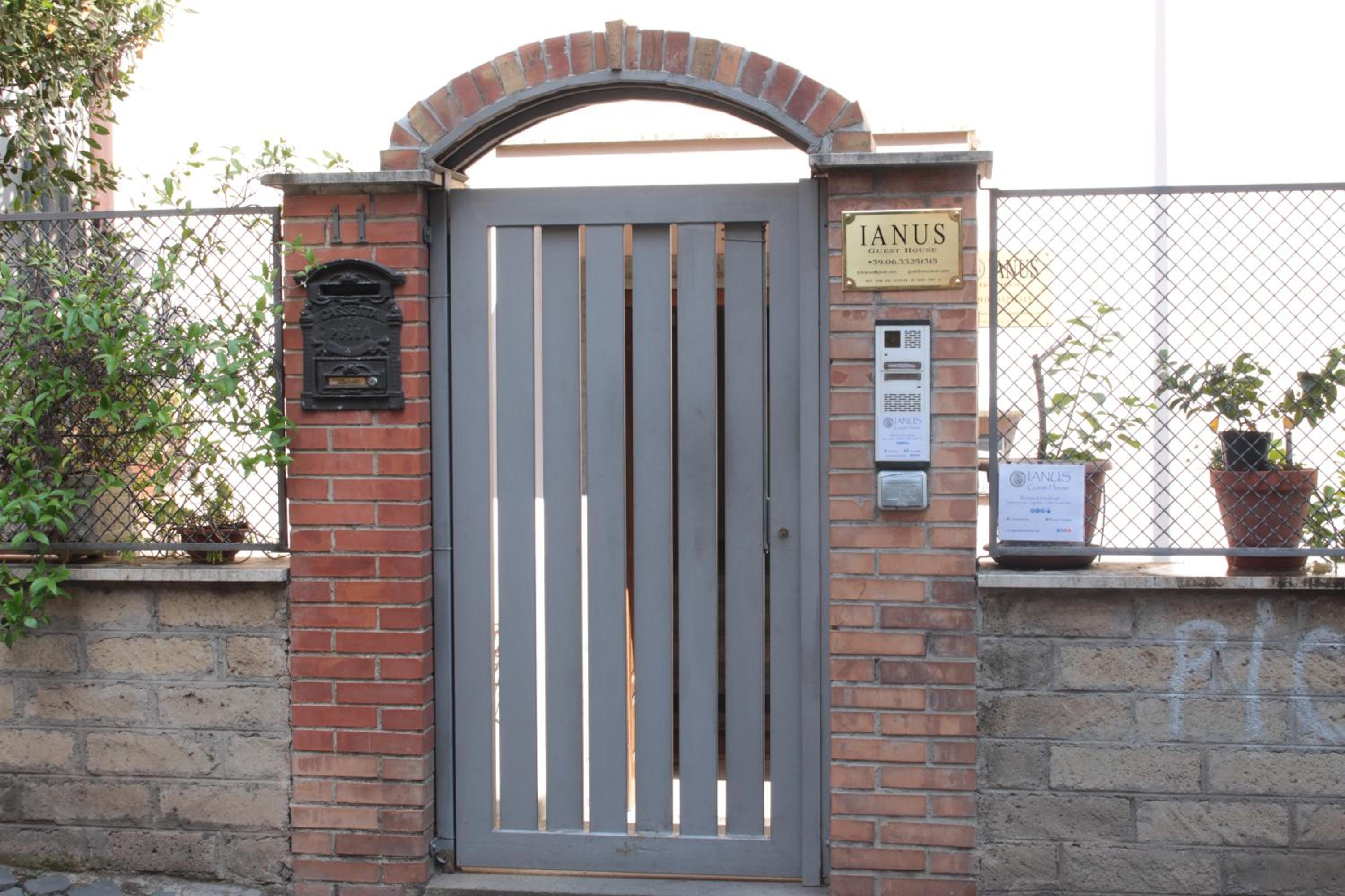Ianus Guest House