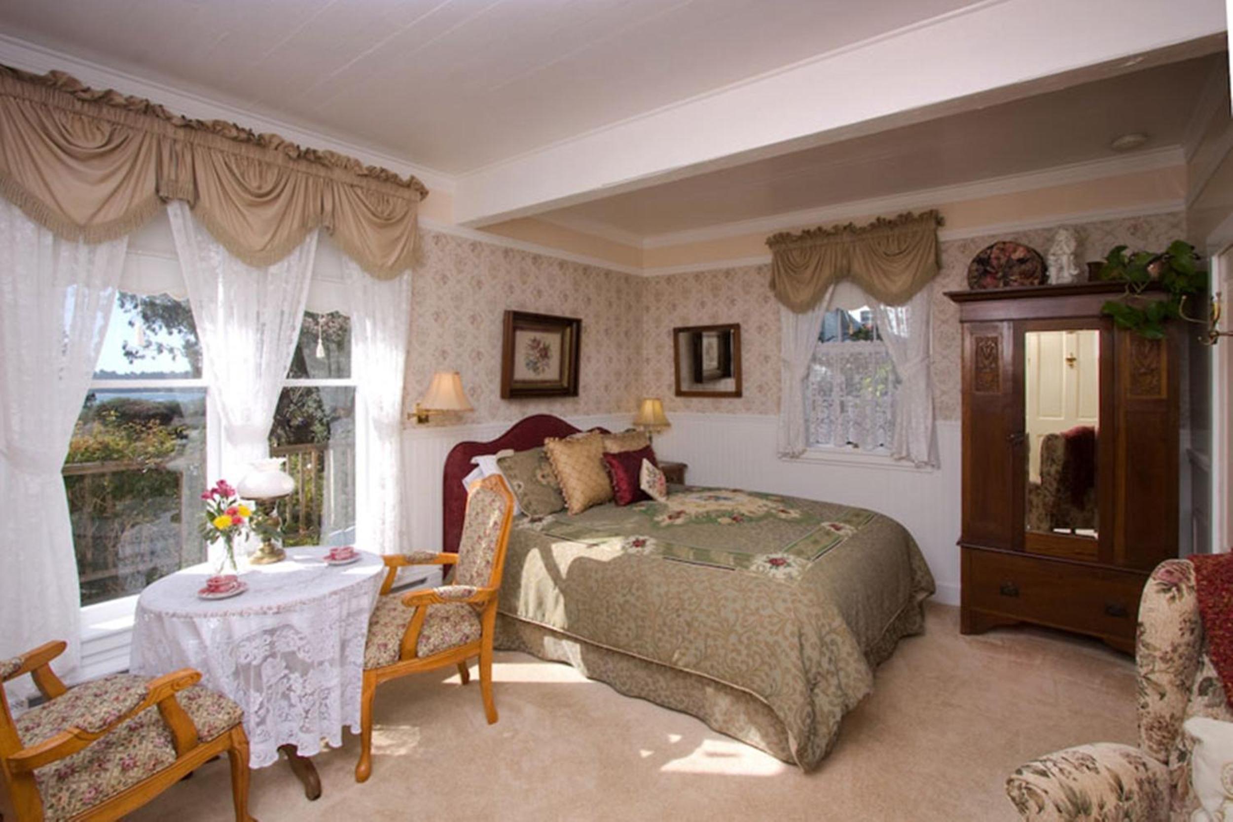 Headlands Inn Bed and Breakfast