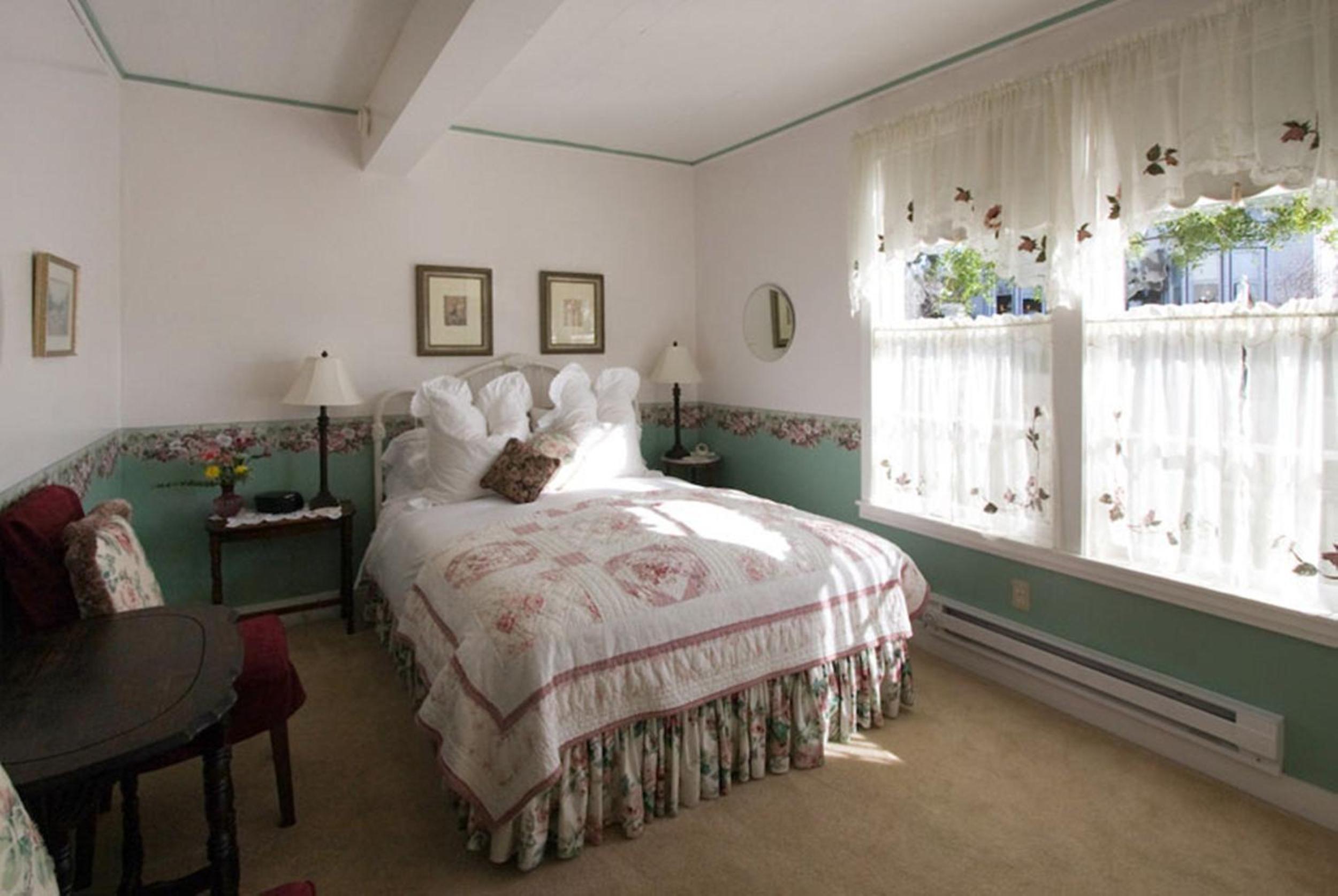 Headlands Inn Bed and Breakfast