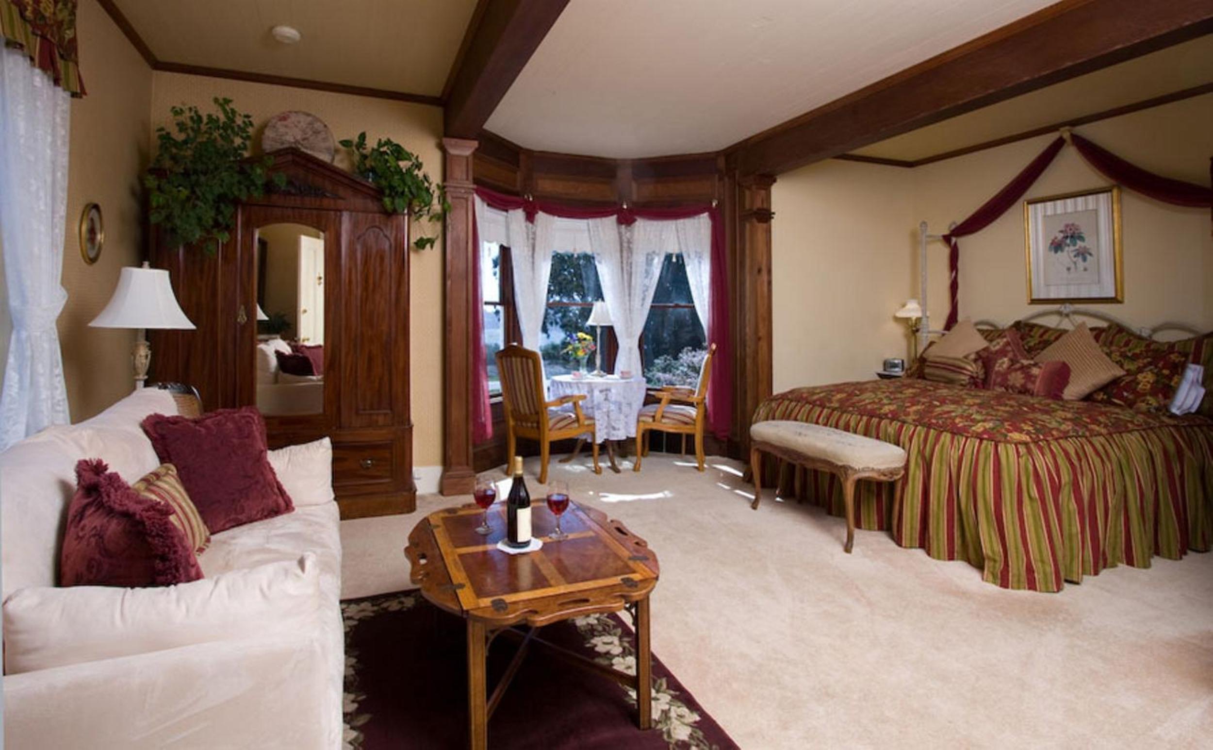 Headlands Inn Bed and Breakfast