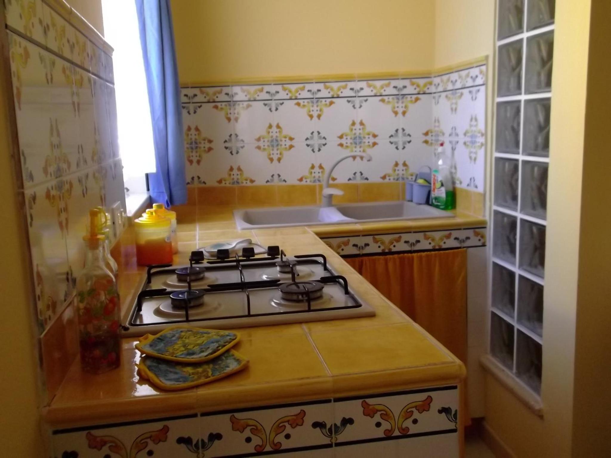 Sunshine Apartments en Trappeto — kitchen