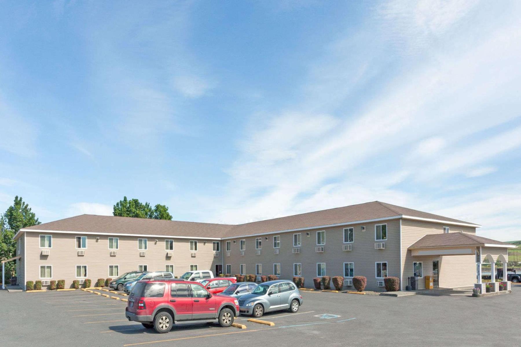 Lewiston Vacations - Super 8 by Wyndham Lewiston - Property Image 1