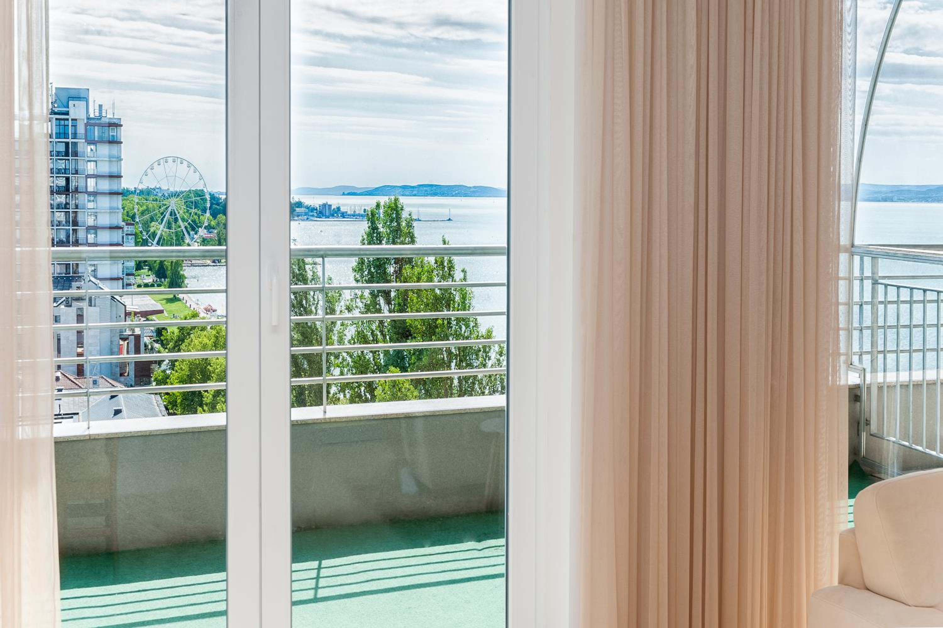 MyFlat Club 218 Palazzo Wellness Apartment view 4