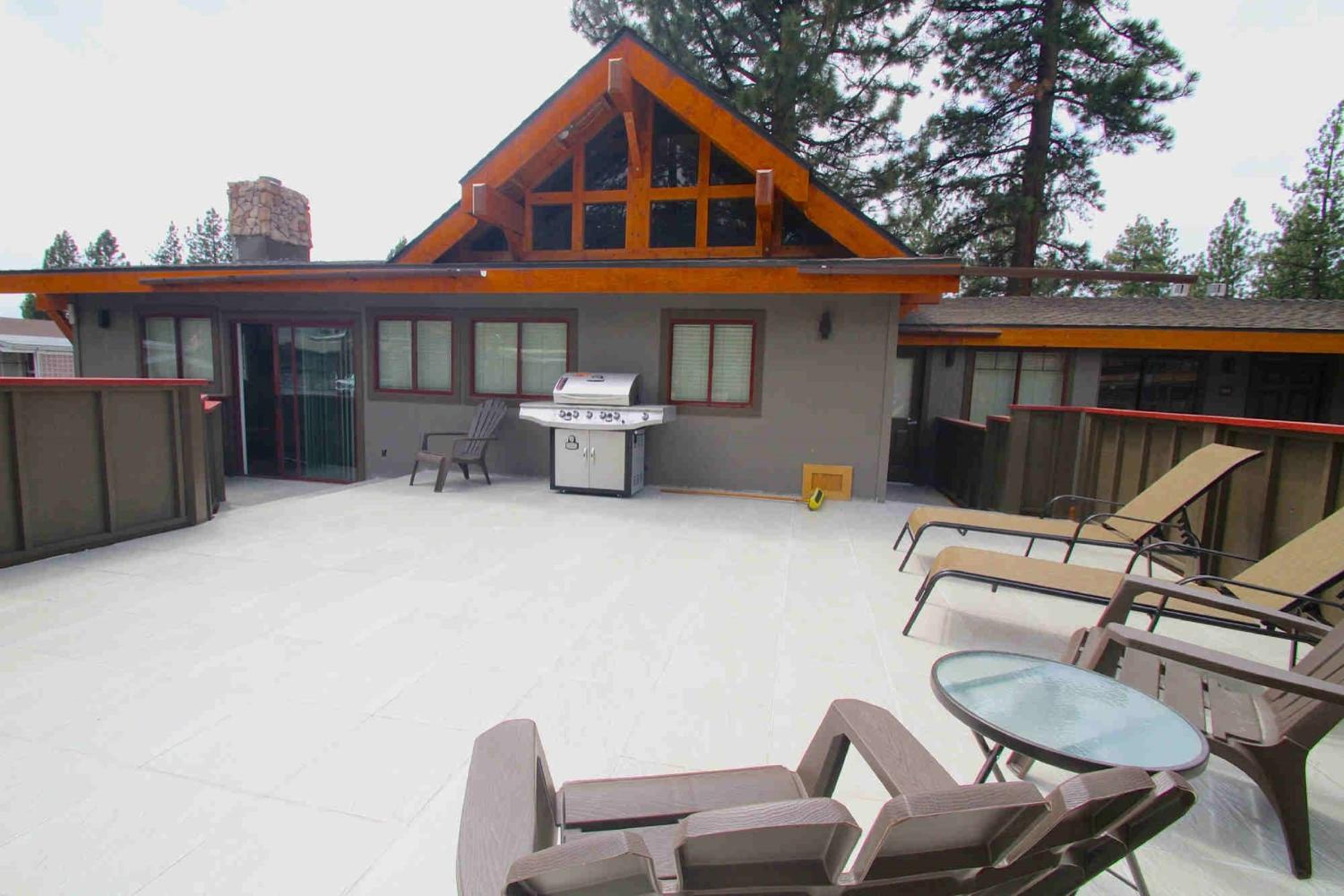 Gondola Lodge with 5-dollar Beach Voucher