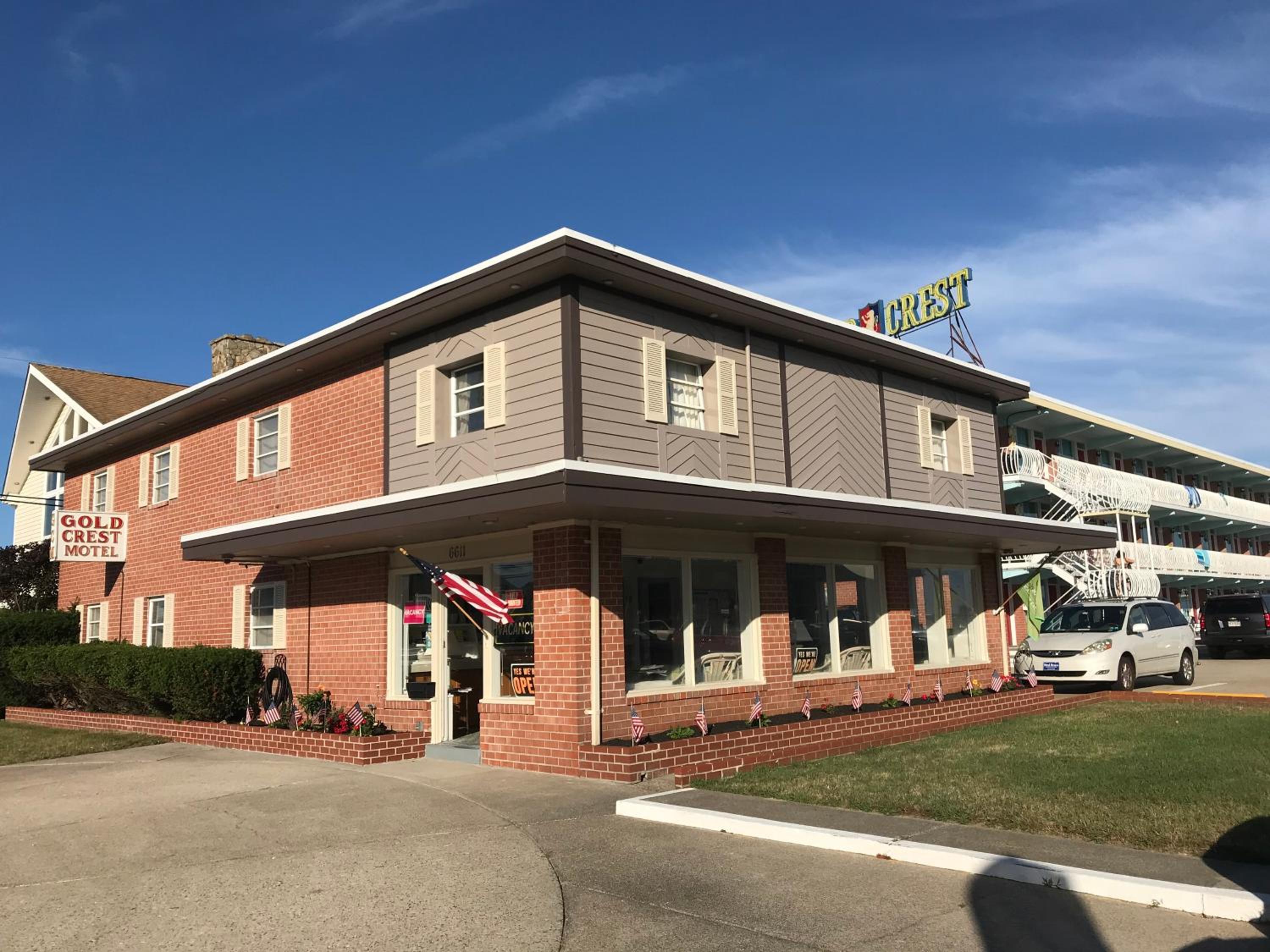 Gold Crest Motel