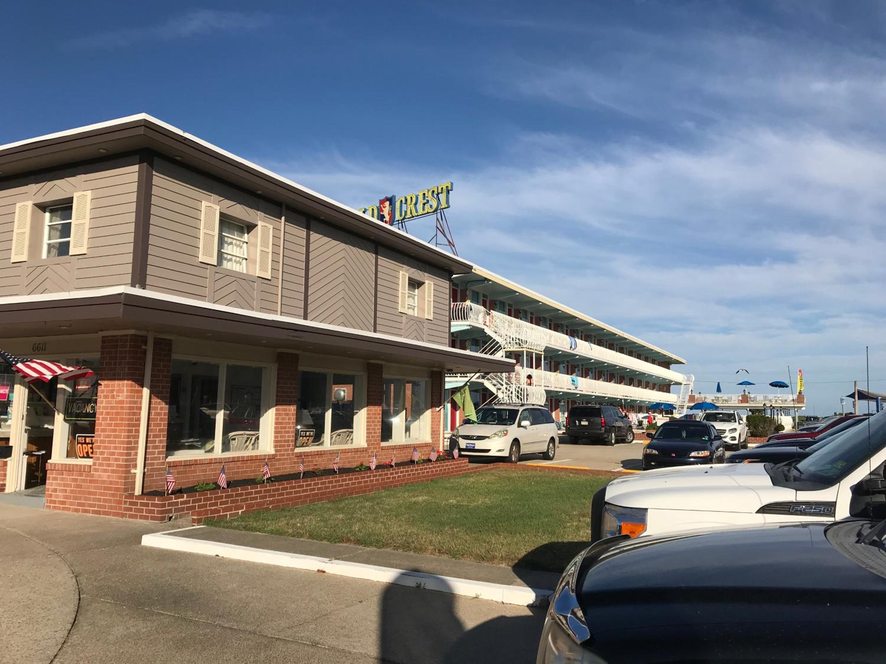 Gold Crest Motel