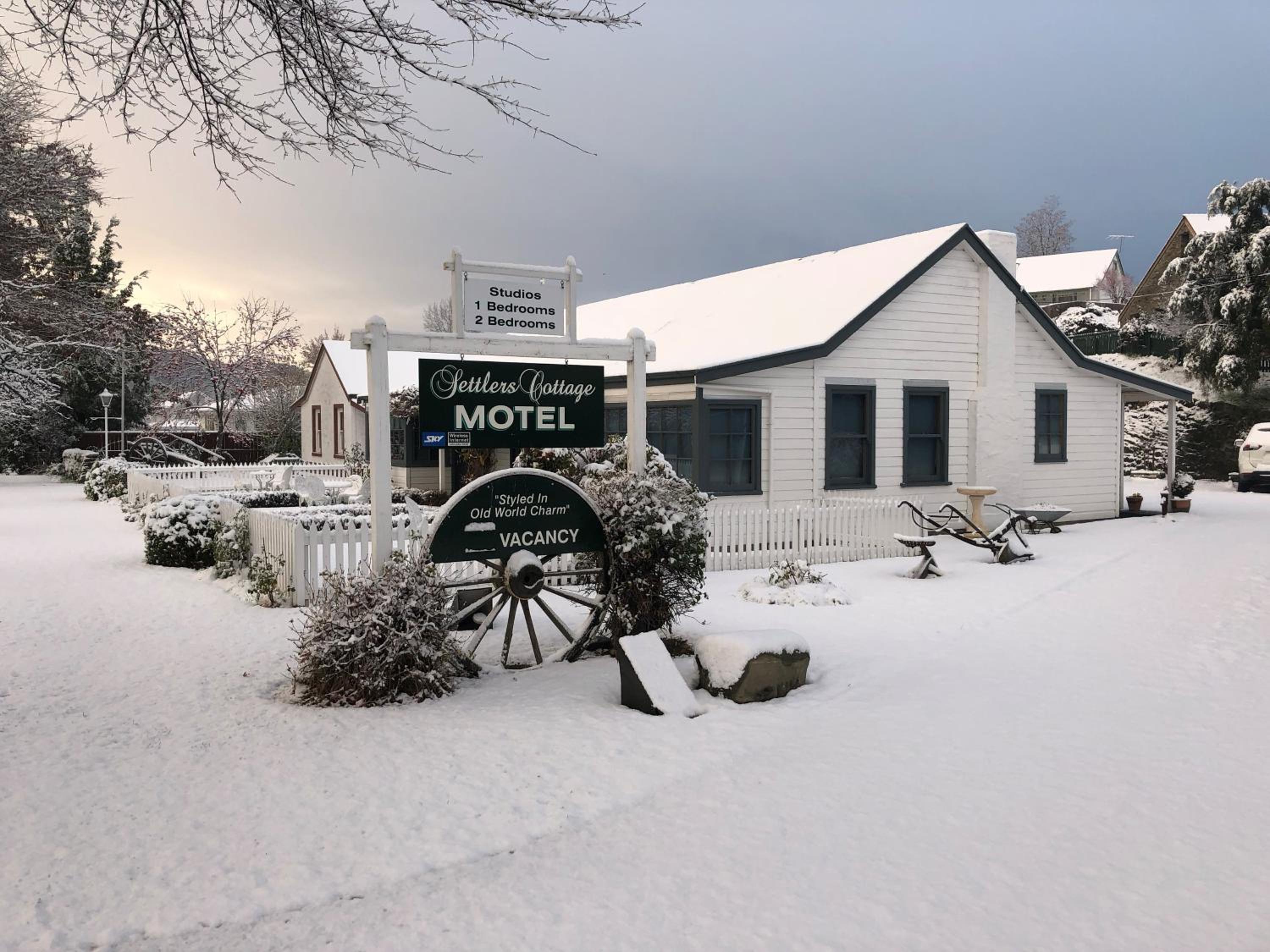 Settlers Cottage Motel