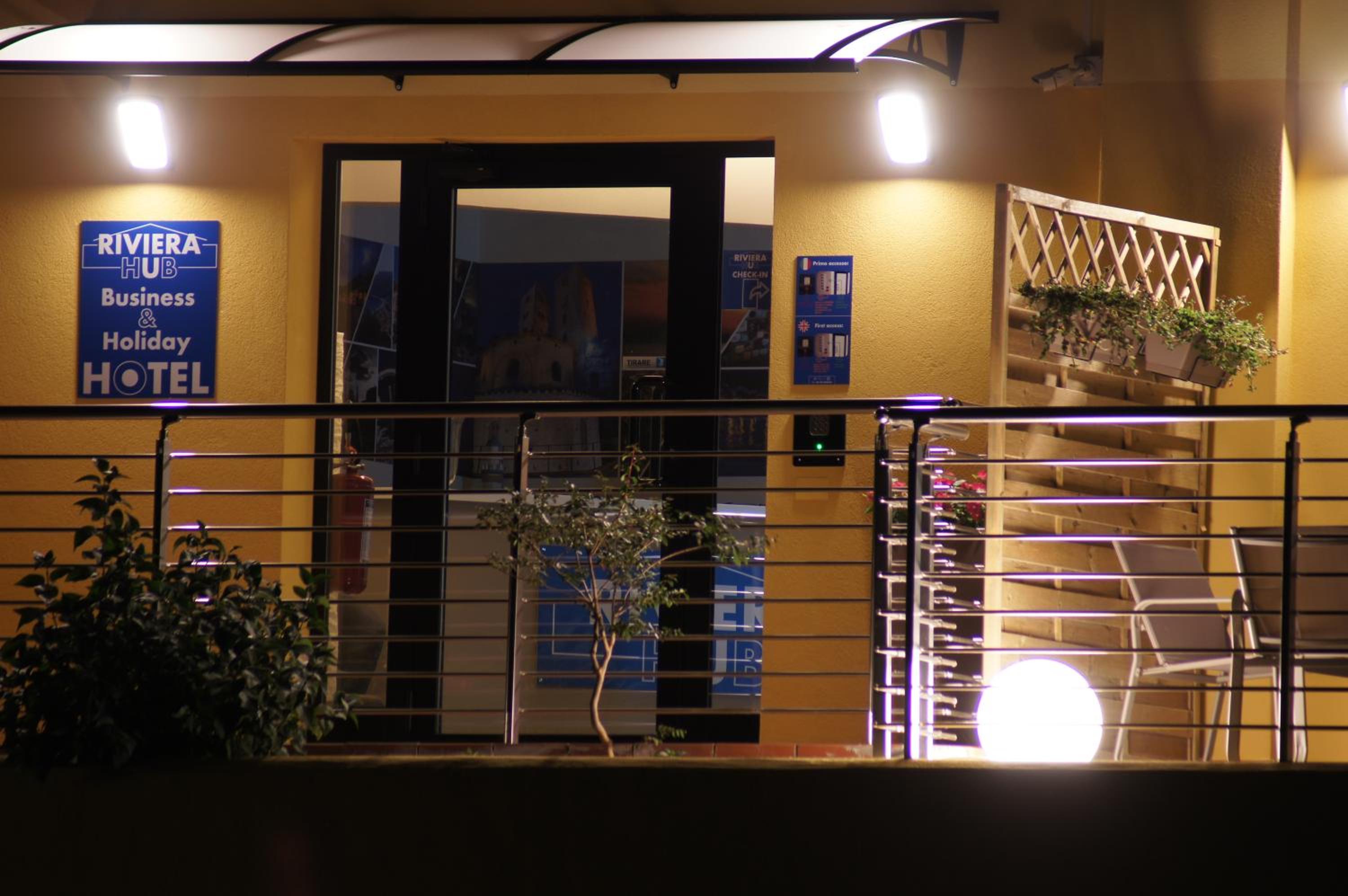 Riviera HUB