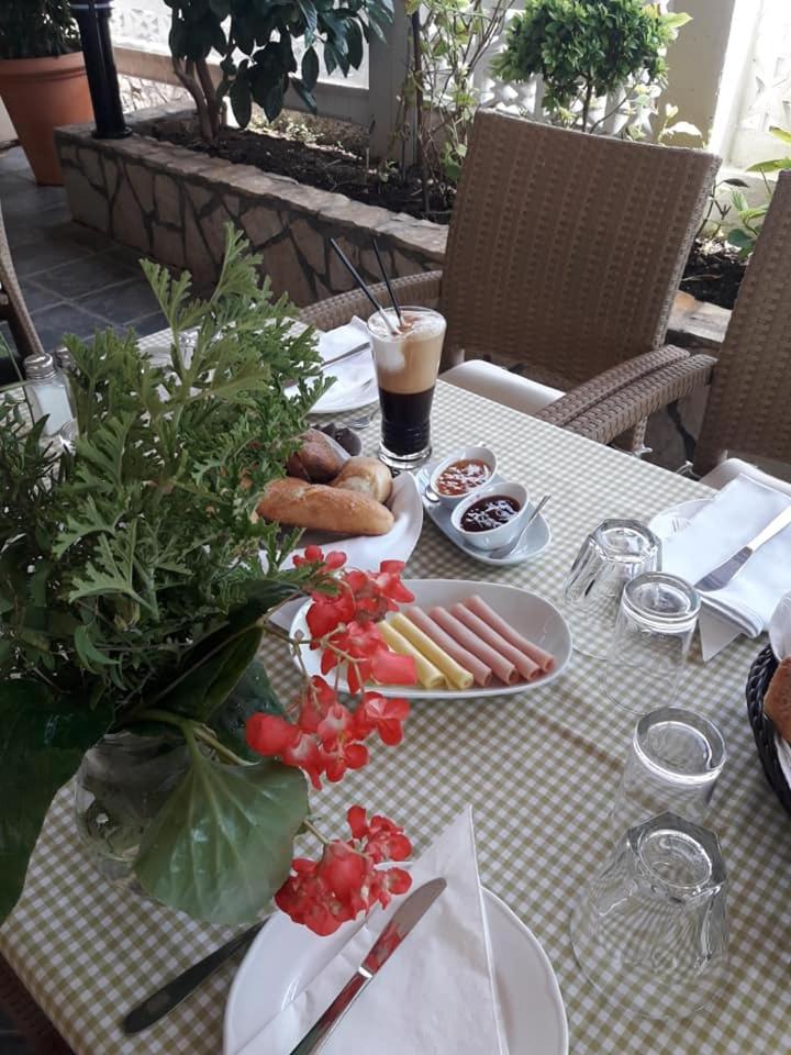 Hotel Florakis