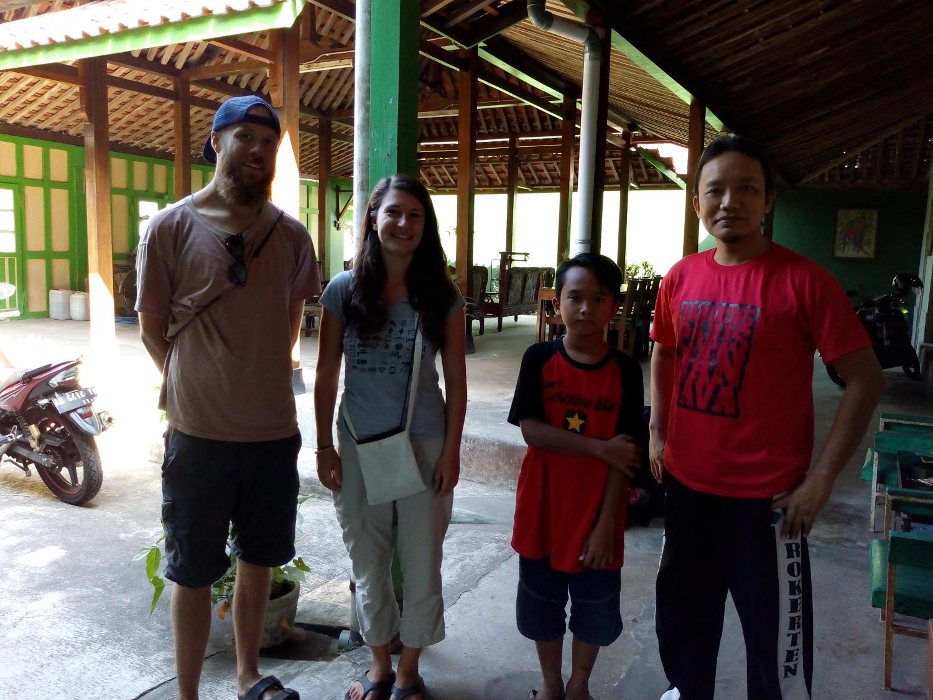 Pendopo Kayuwanan Syariah Near Terminal Giwangan view 2