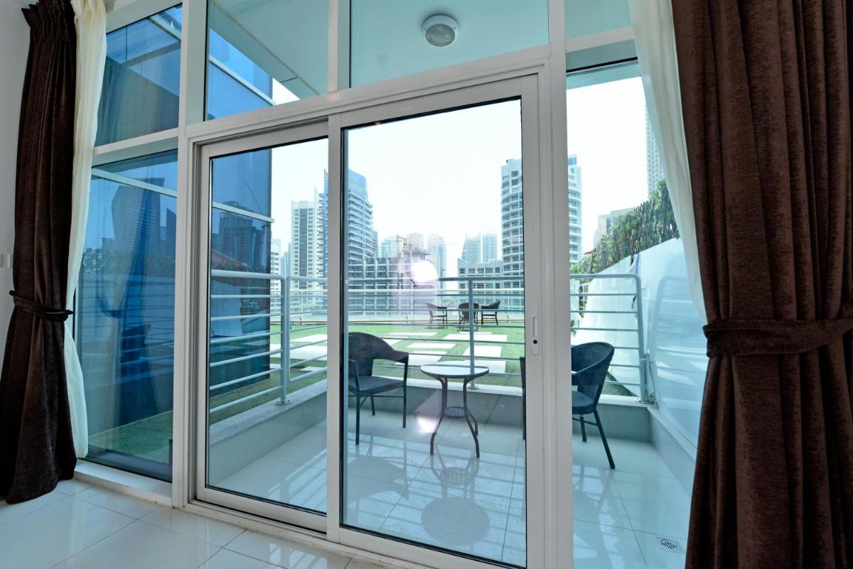 Golden Stay Vacation Homes continental tower marina