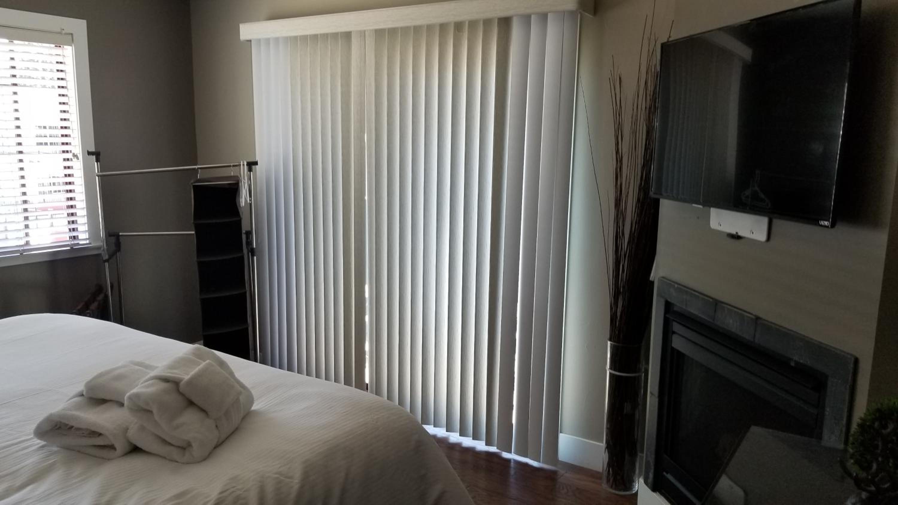 Gondola Lodge with 5-dollar Beach Voucher