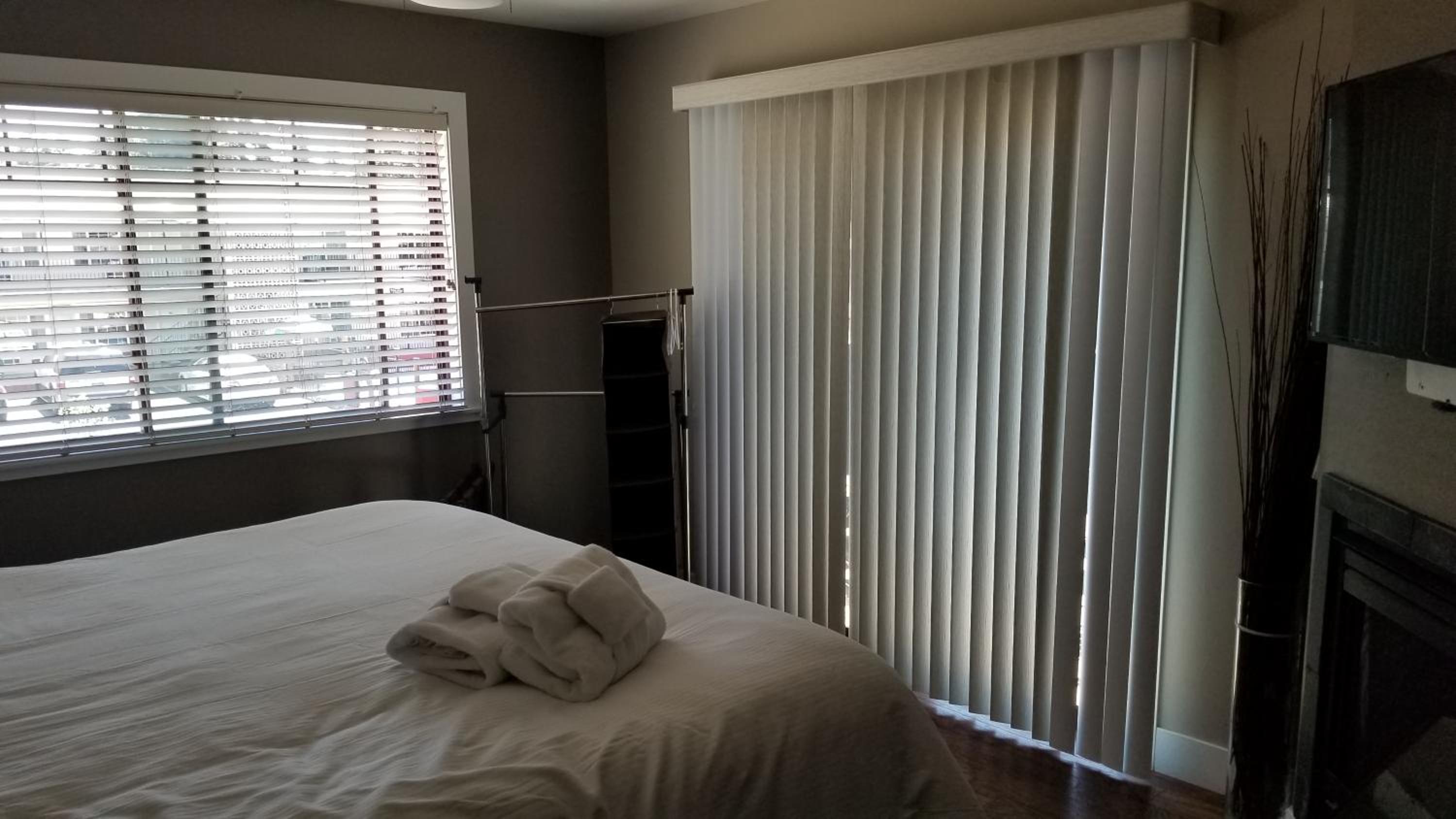 Gondola Lodge with 5-dollar Beach Voucher