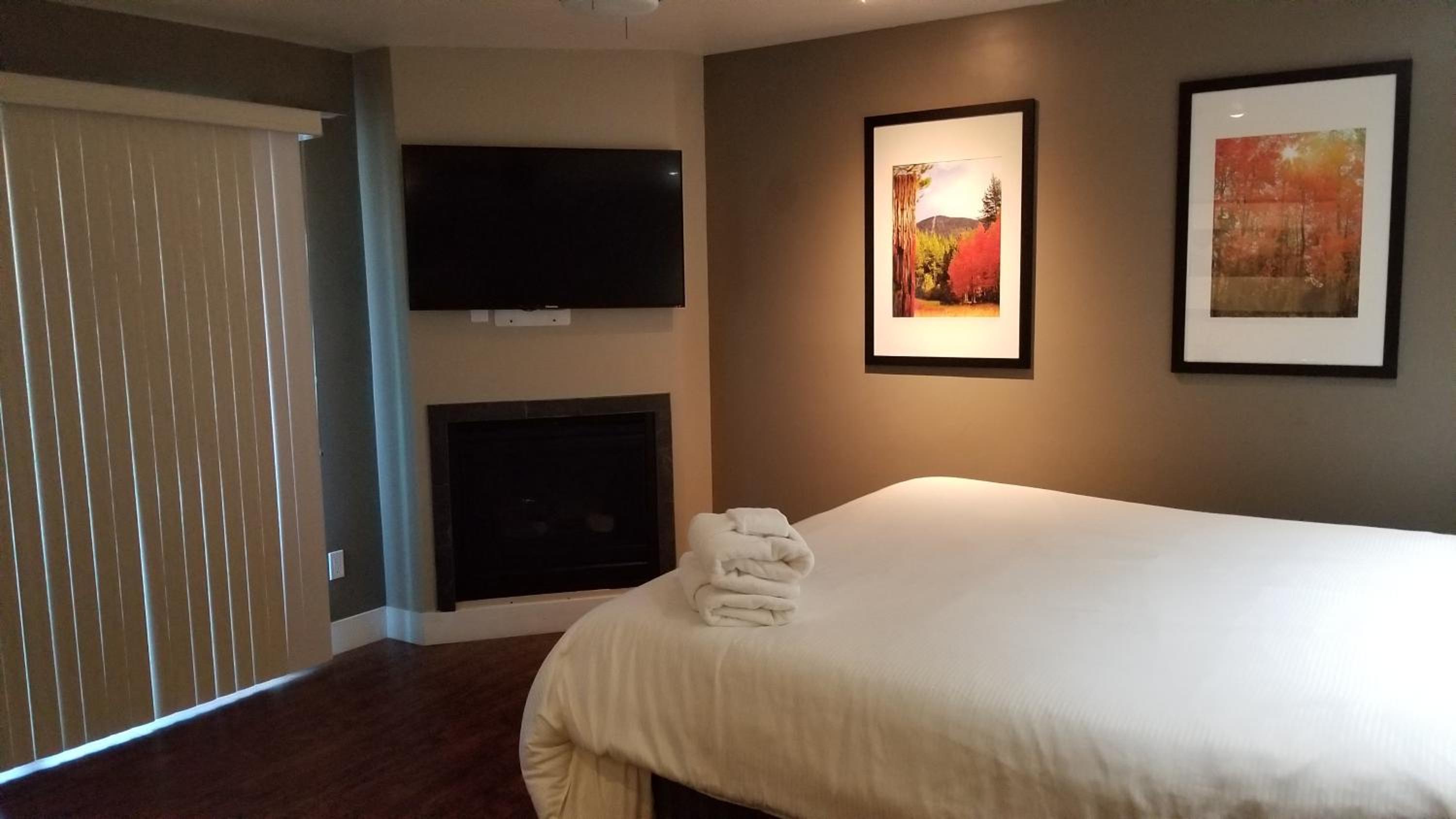 Gondola Lodge with 5-dollar Beach Voucher