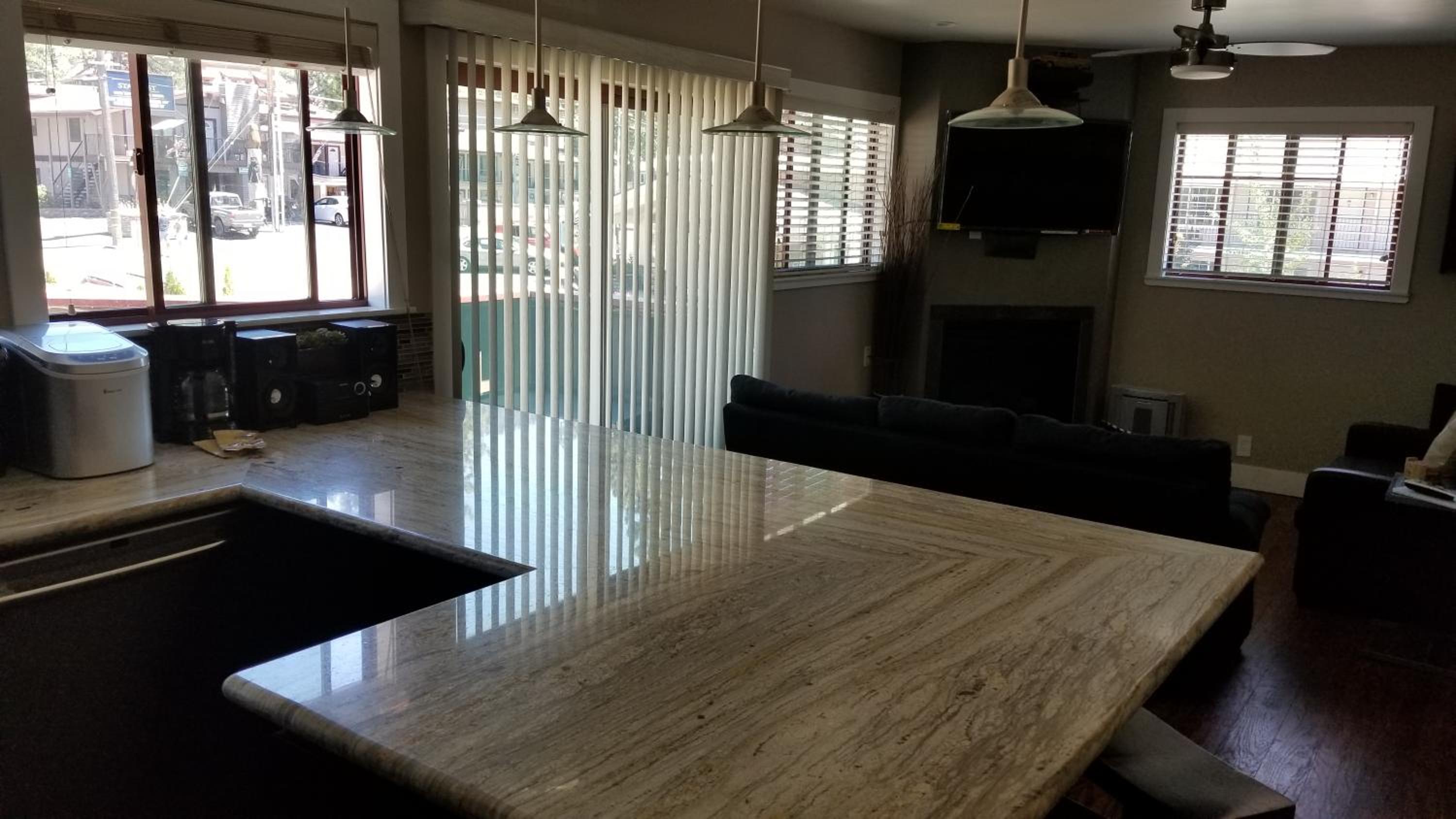 Gondola Lodge with 5-dollar Beach Voucher