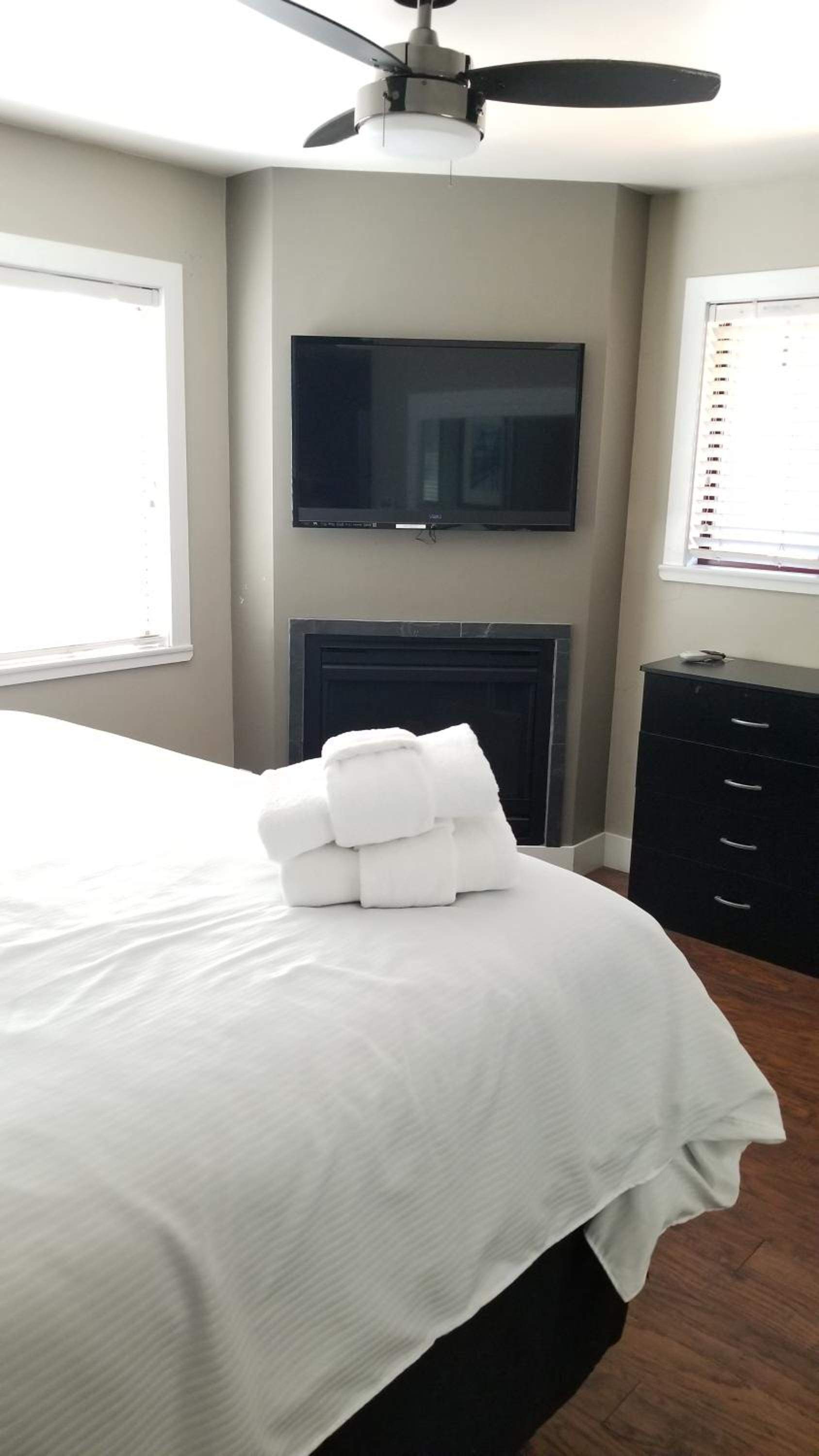 Gondola Lodge with 5-dollar Beach Voucher