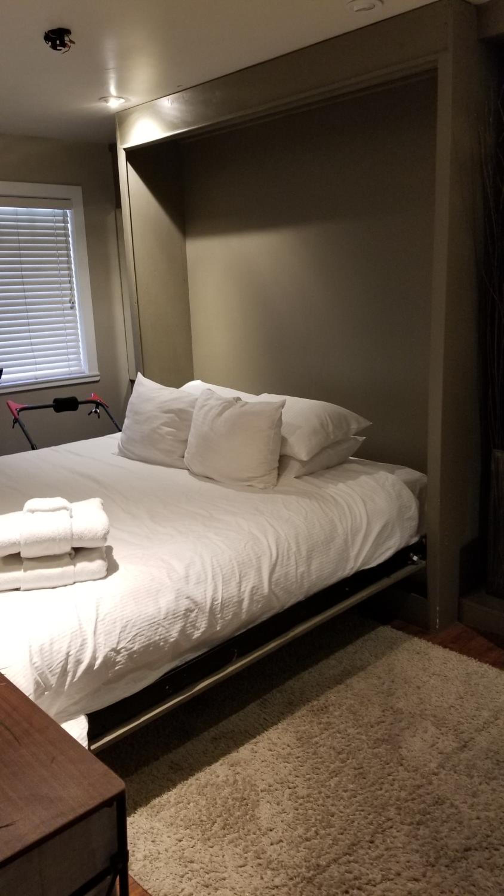 Gondola Lodge with 5-dollar Beach Voucher