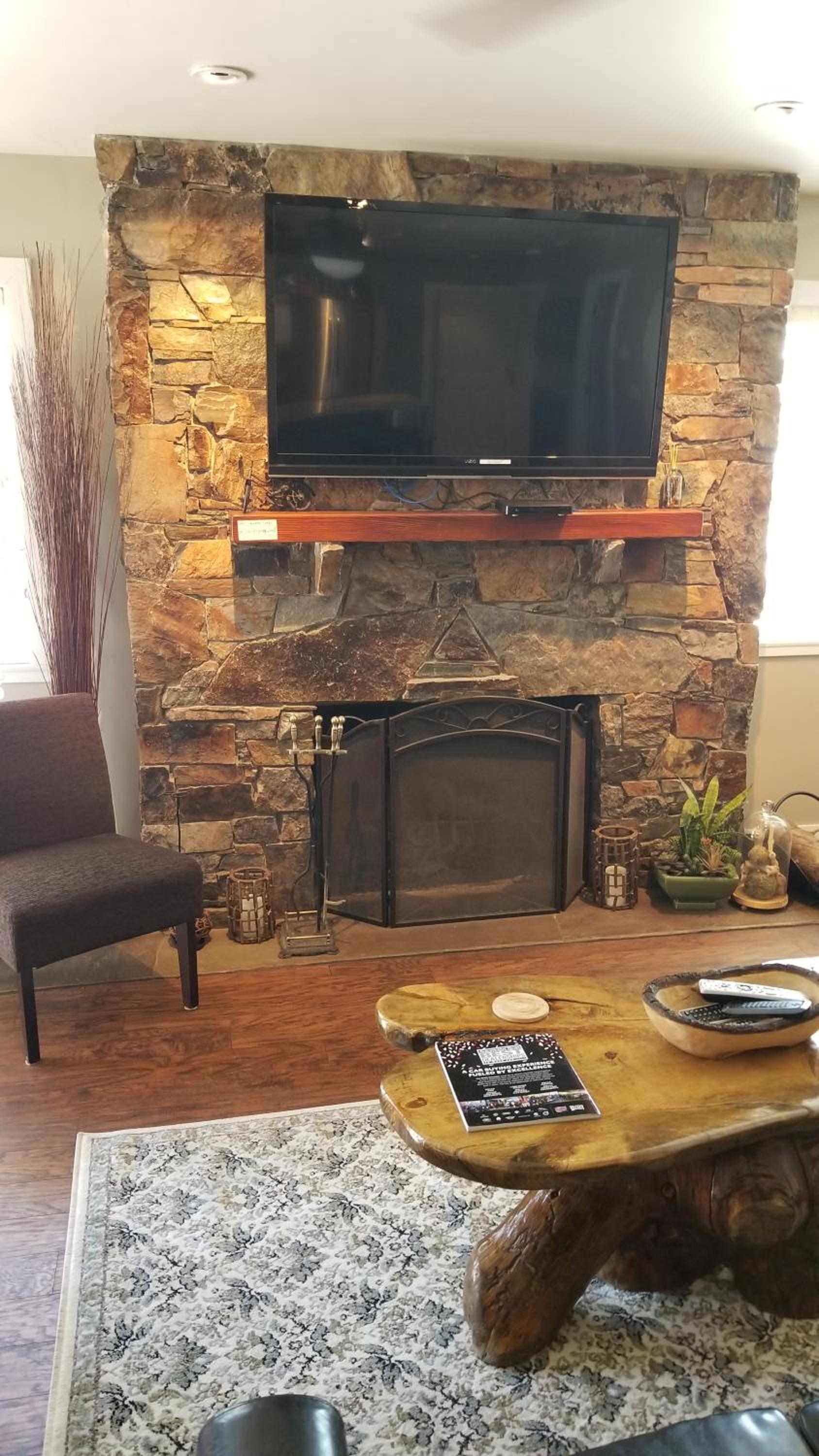 Gondola Lodge with 5-dollar Beach Voucher