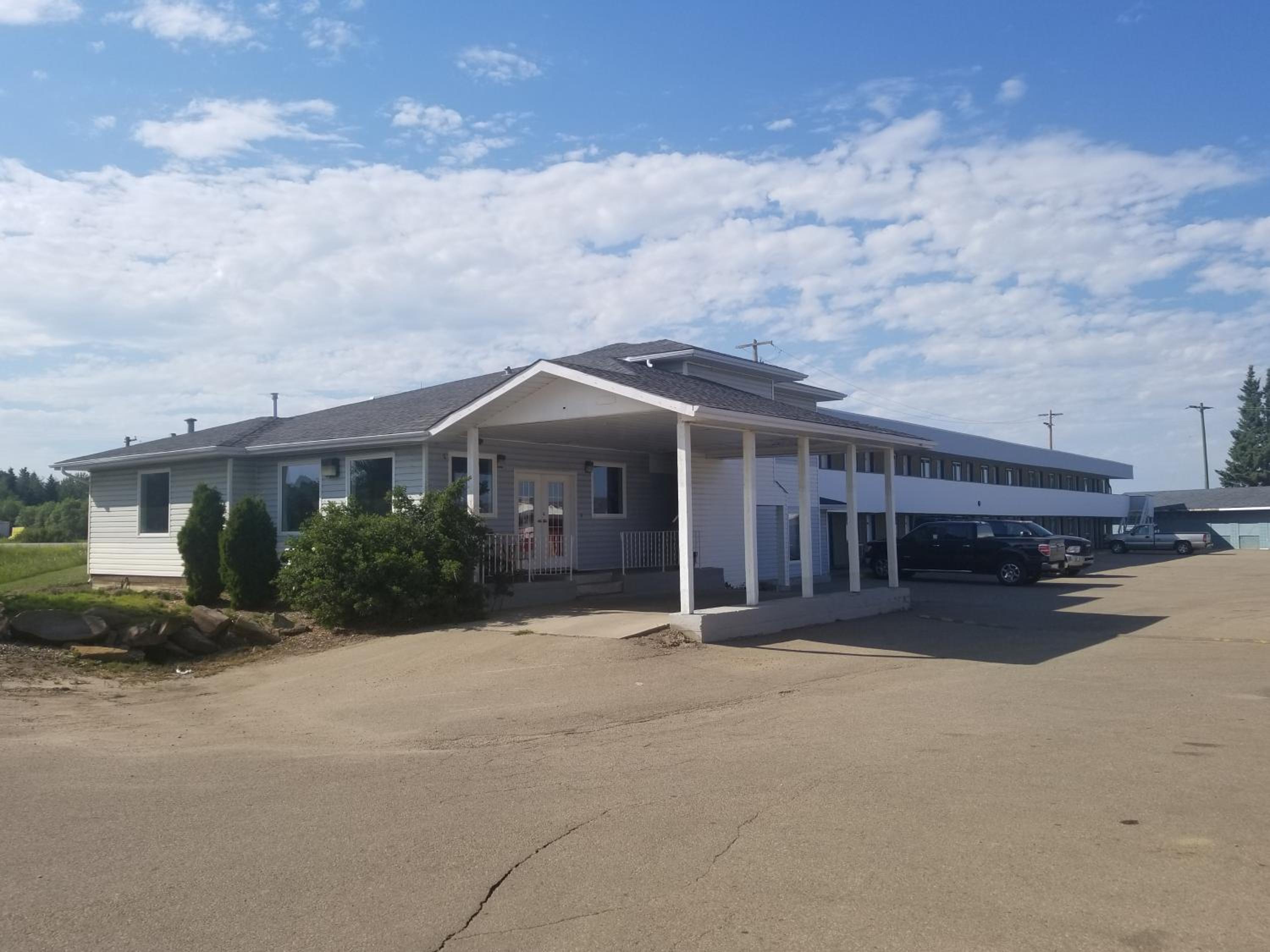 Super 8 by Wyndham Smoky Lake