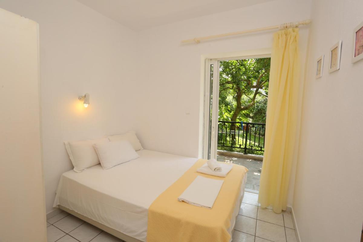 Iris Seafront Apartments photo 4