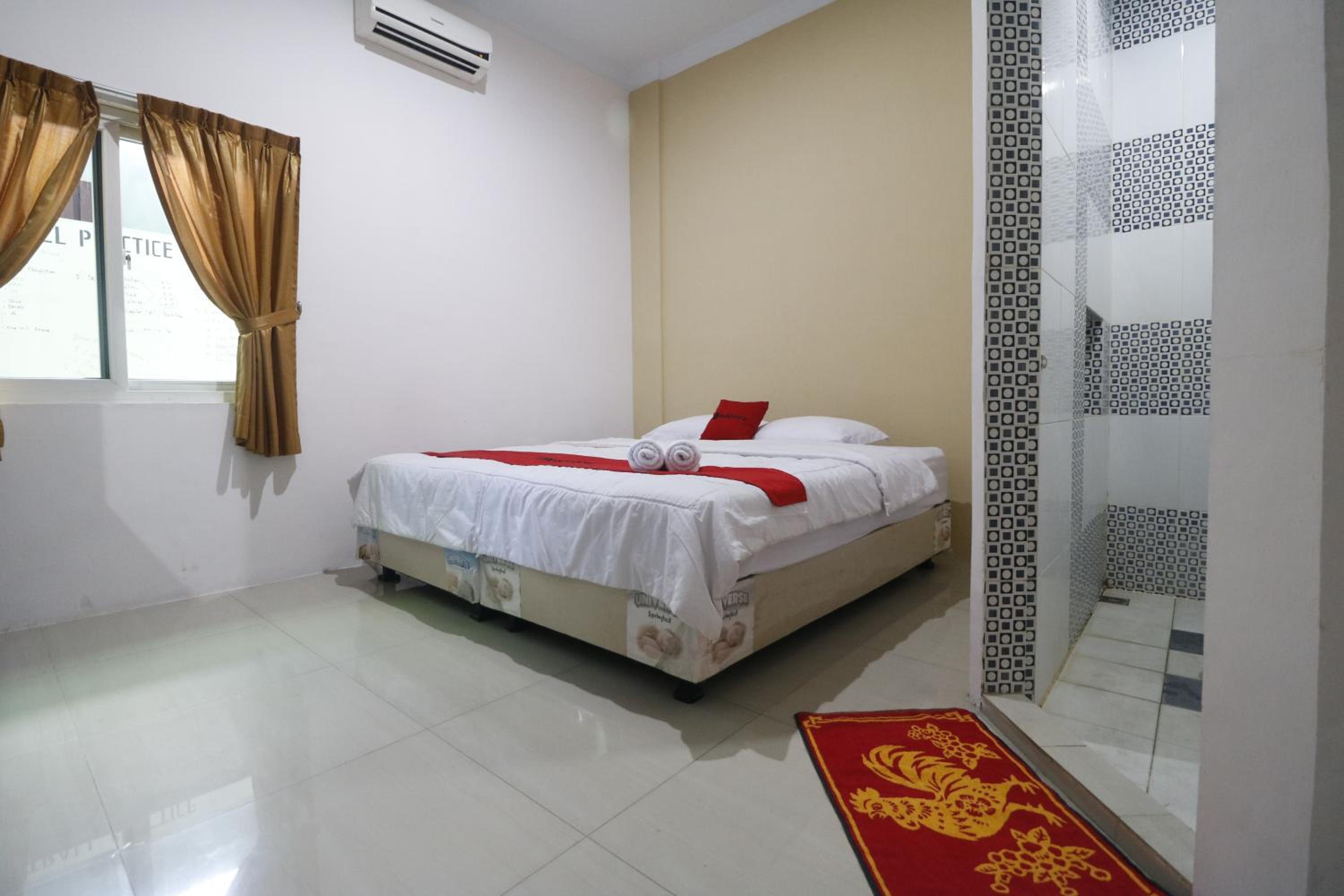 RedDoorz @ Jalan Krakatau Medan