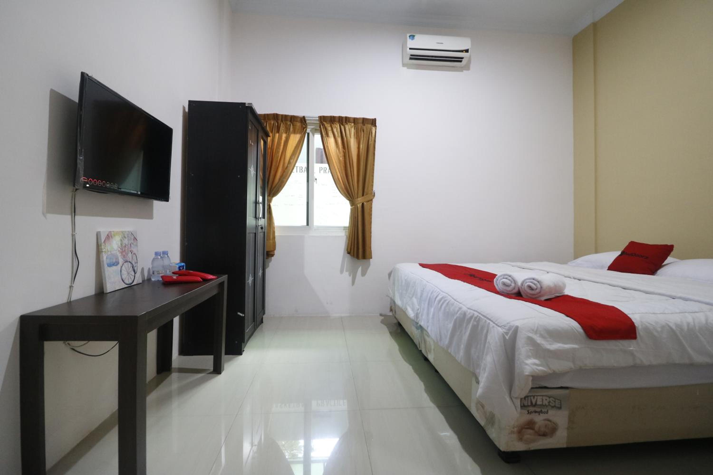 RedDoorz @ Jalan Krakatau Medan