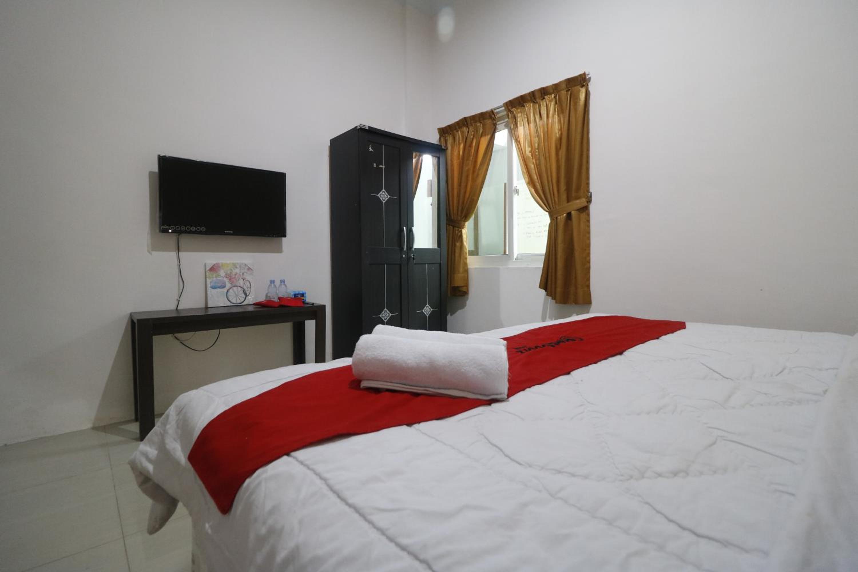 RedDoorz @ Jalan Krakatau Medan