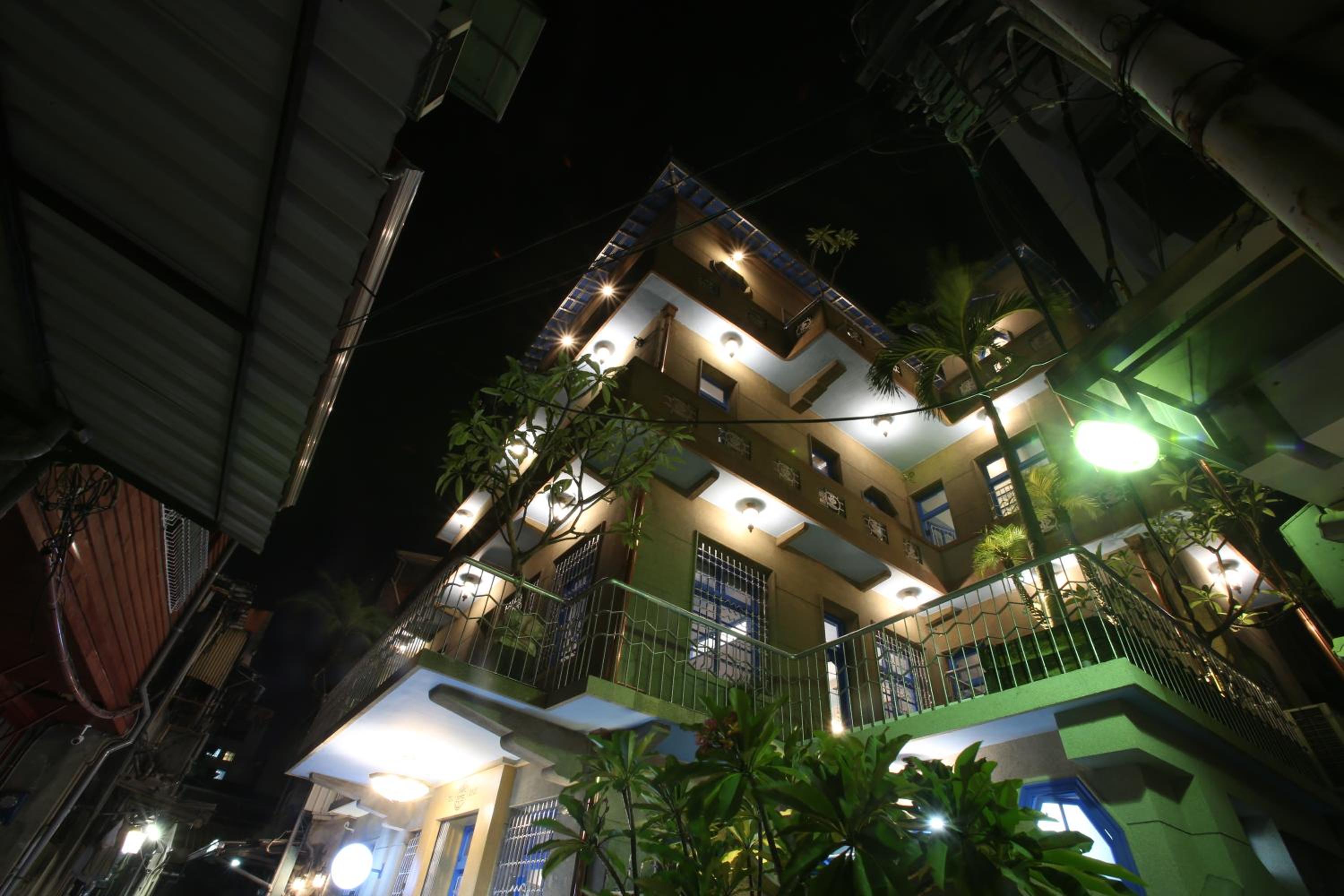 Chikan West House