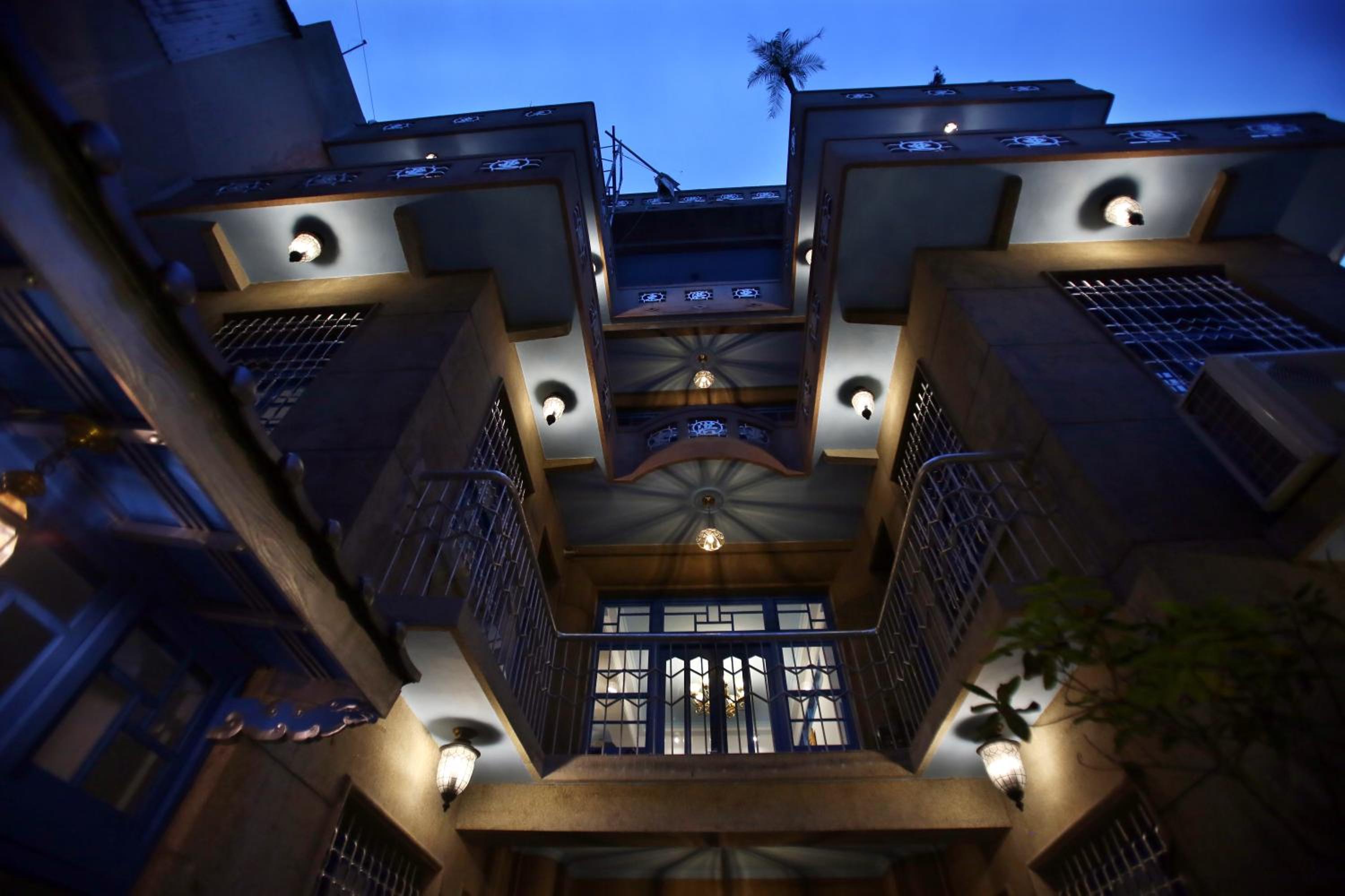Chikan West House