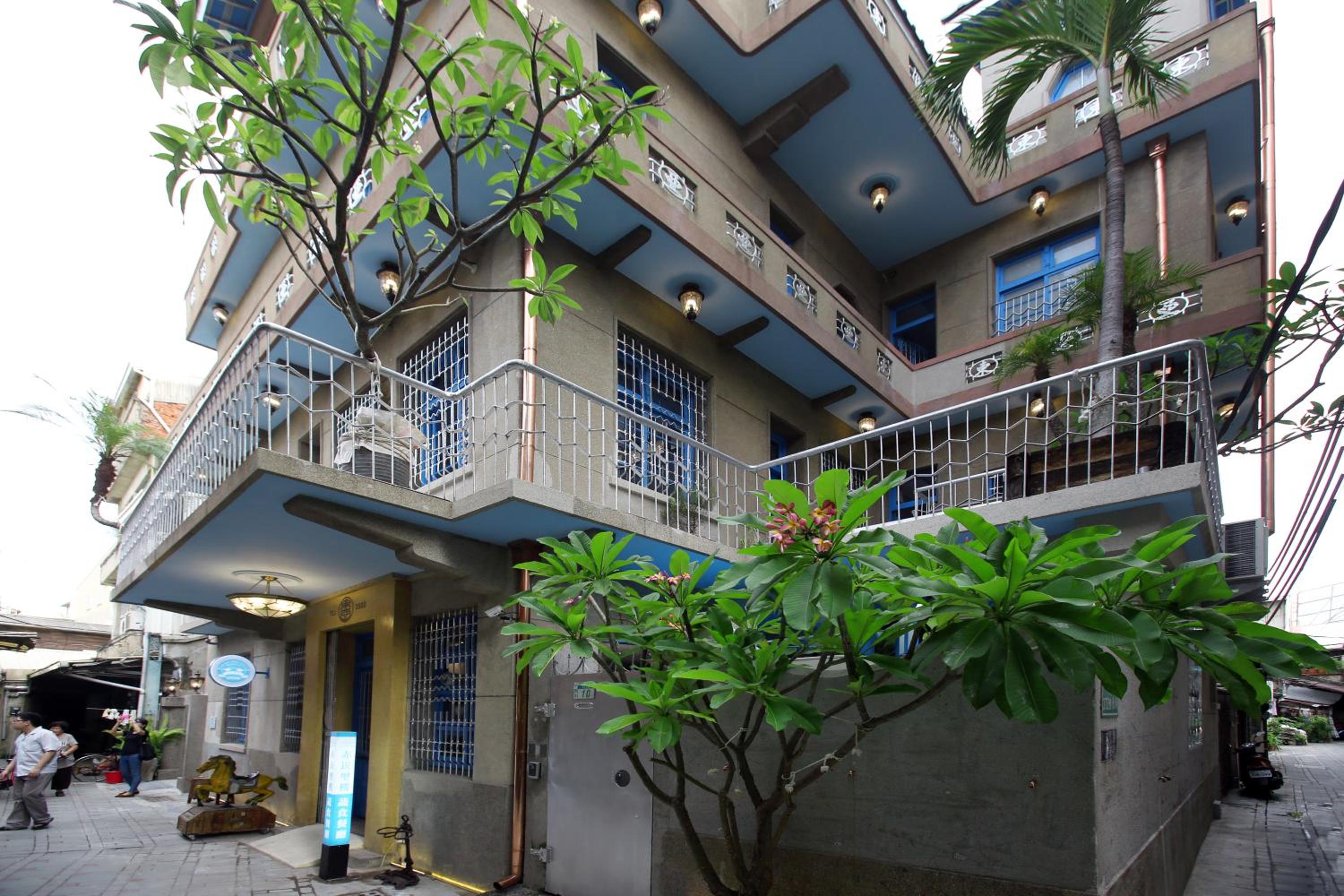 Chikan West House