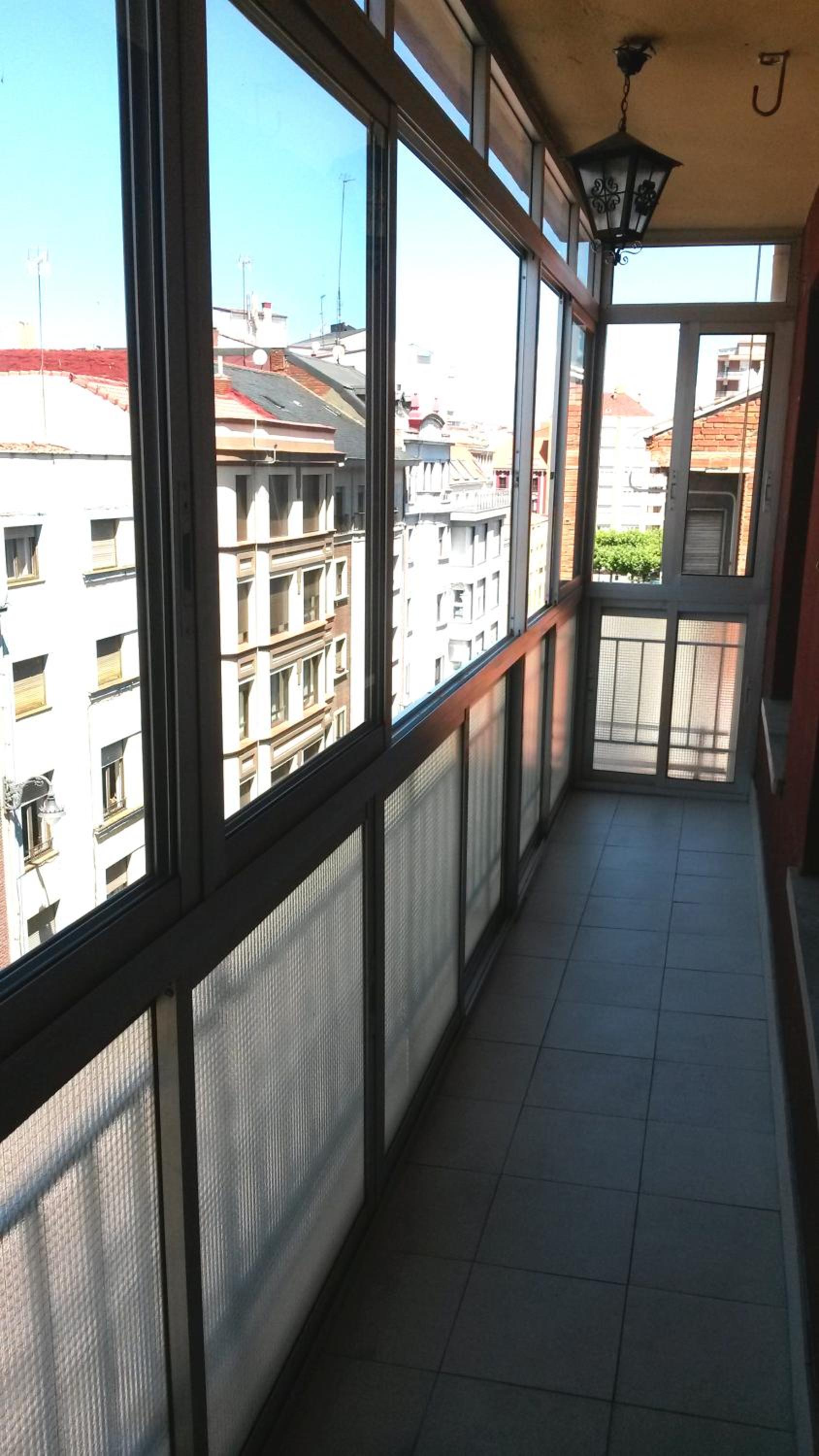 LARGE SUITE 90m2 LEÓN CENTRO view 4