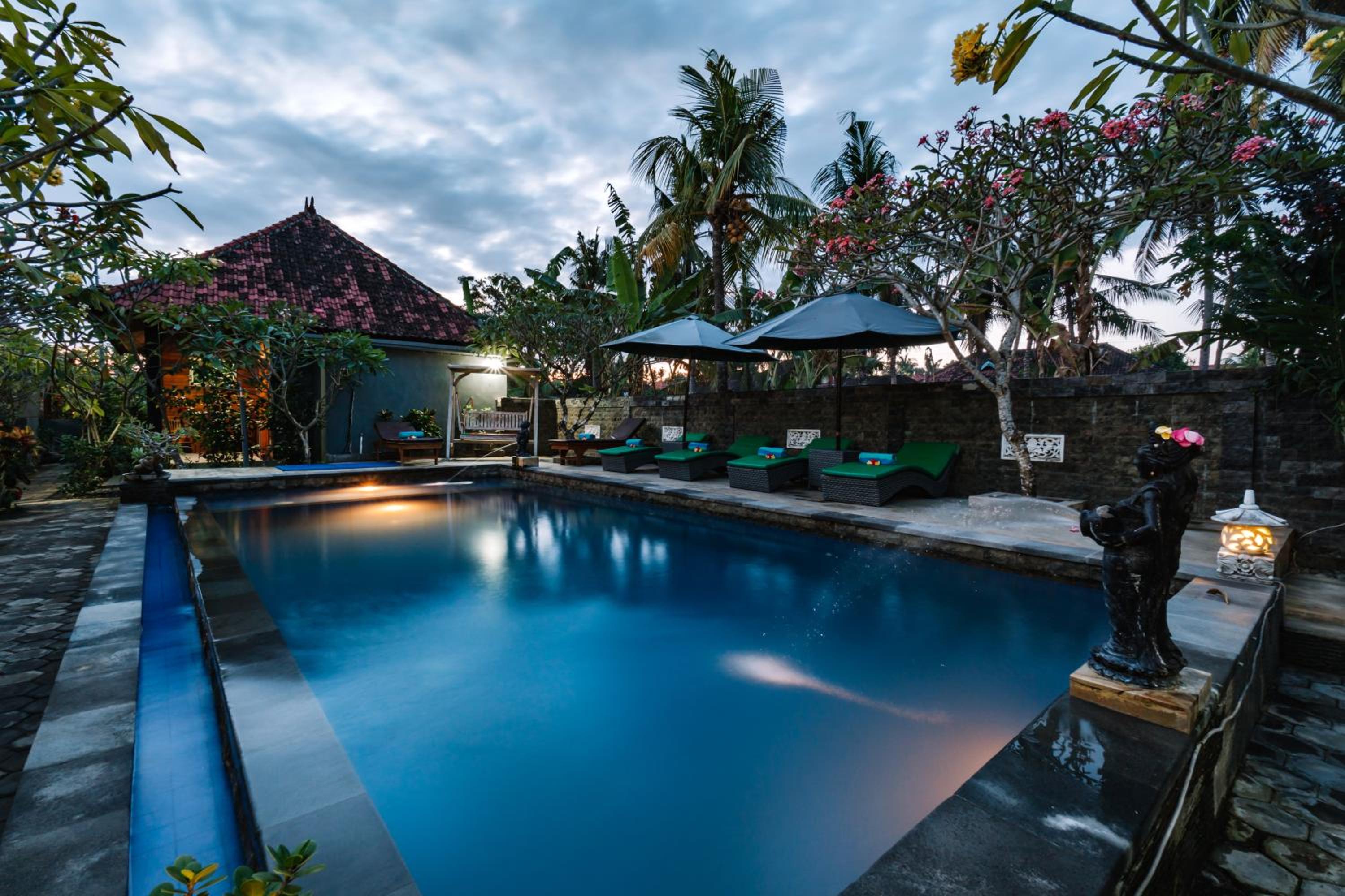 D and B Bungalow's by DeWizZ Management
