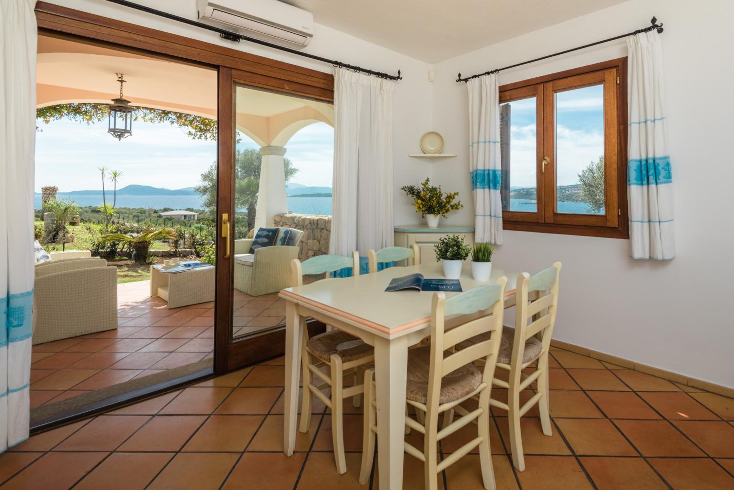 Spiaggia Bianca Pedra Rosa - Your House in Sardinia