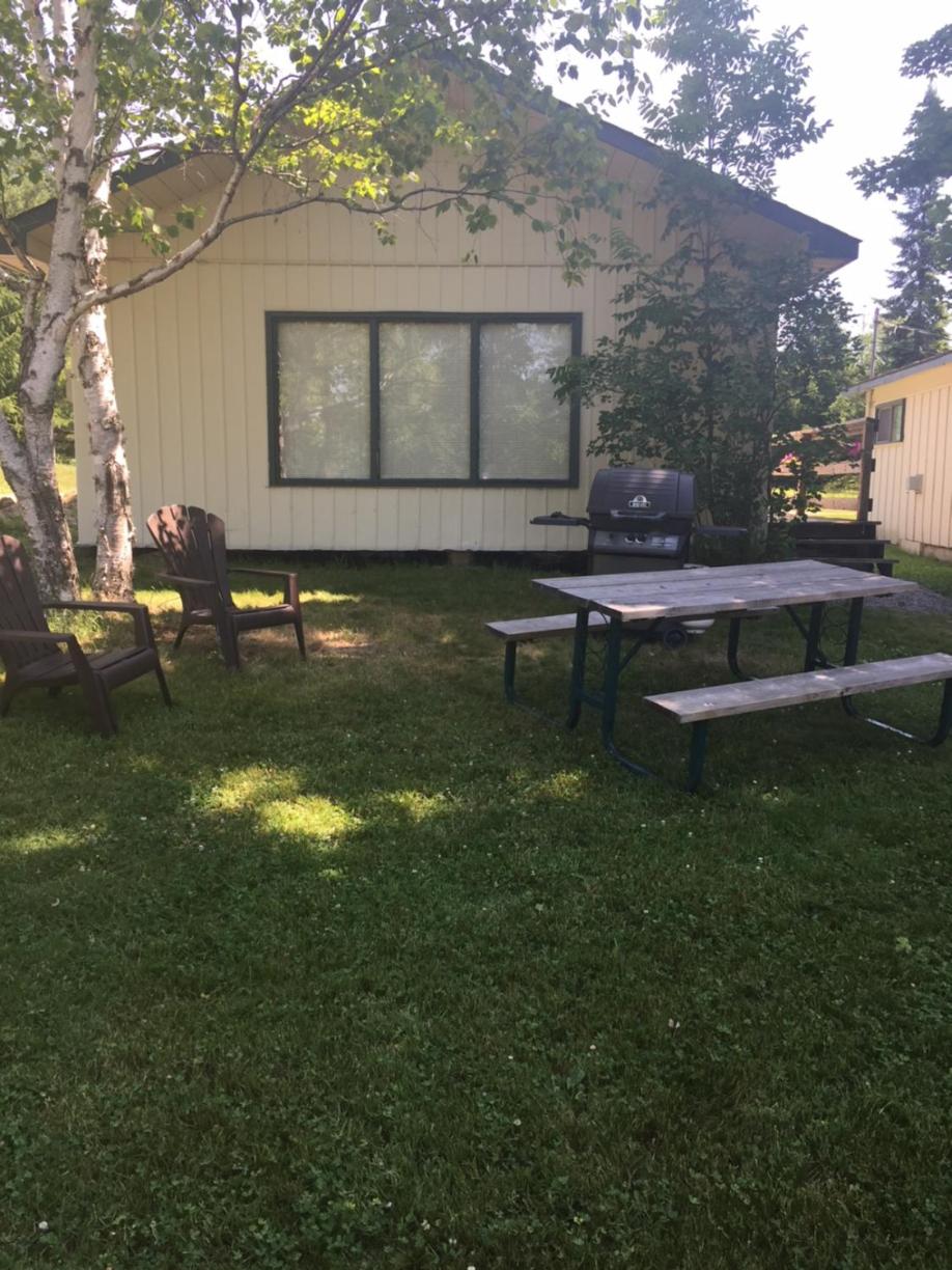 Colonial Bay Motel and Cottages