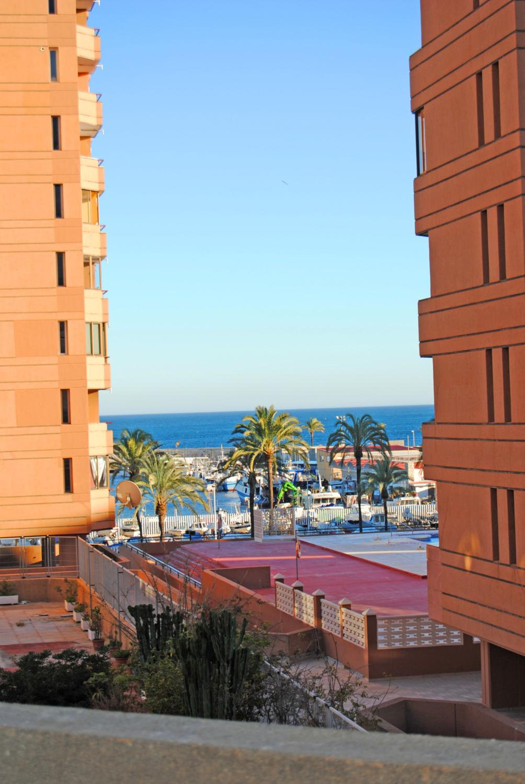 Recently refurbished apartment with sea views. photo 2