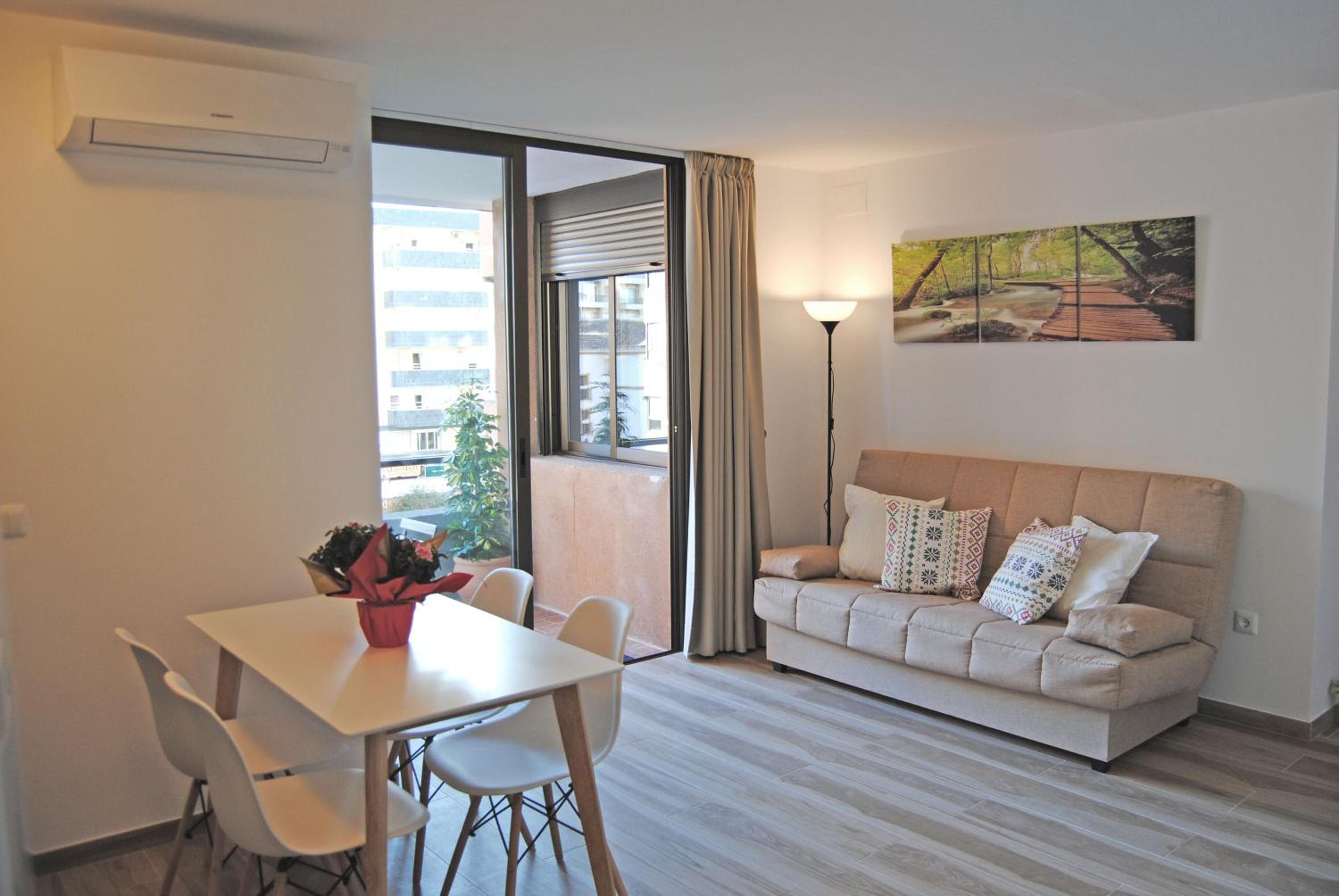Recently refurbished apartment with sea views. photo 5