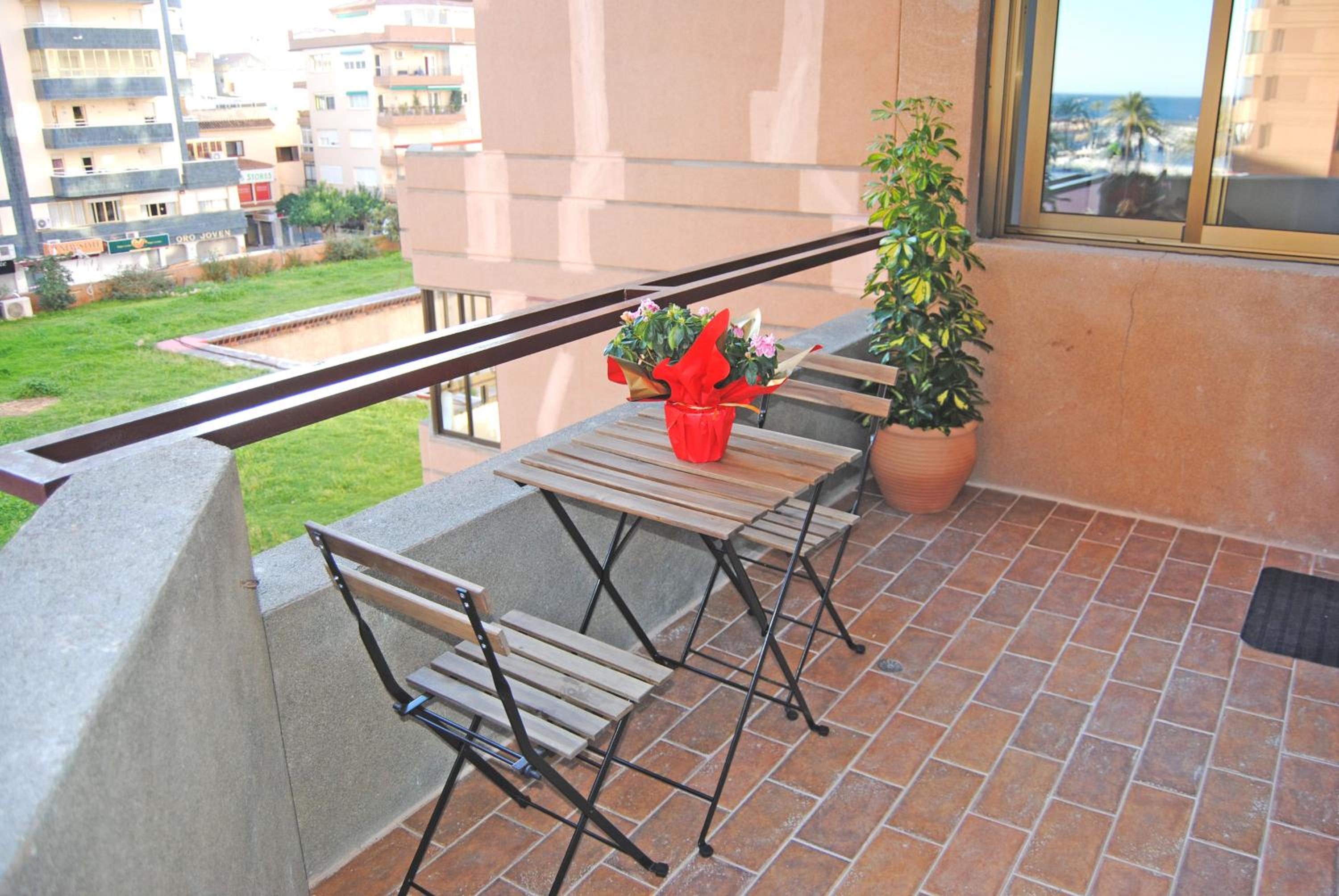 Recently refurbished apartment with sea views. photo 3