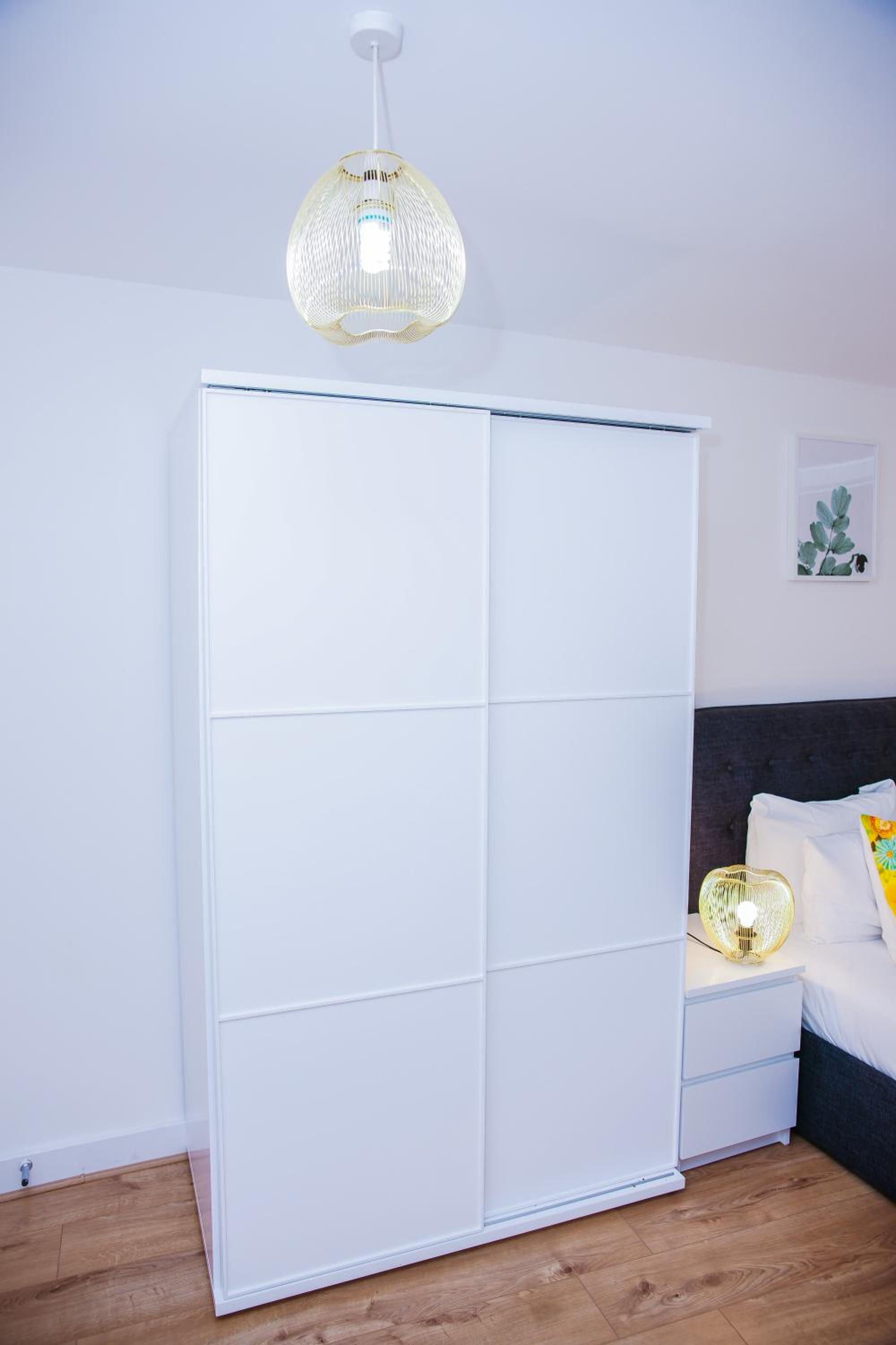 RIVERSIDE 2 BED APARTMENT
