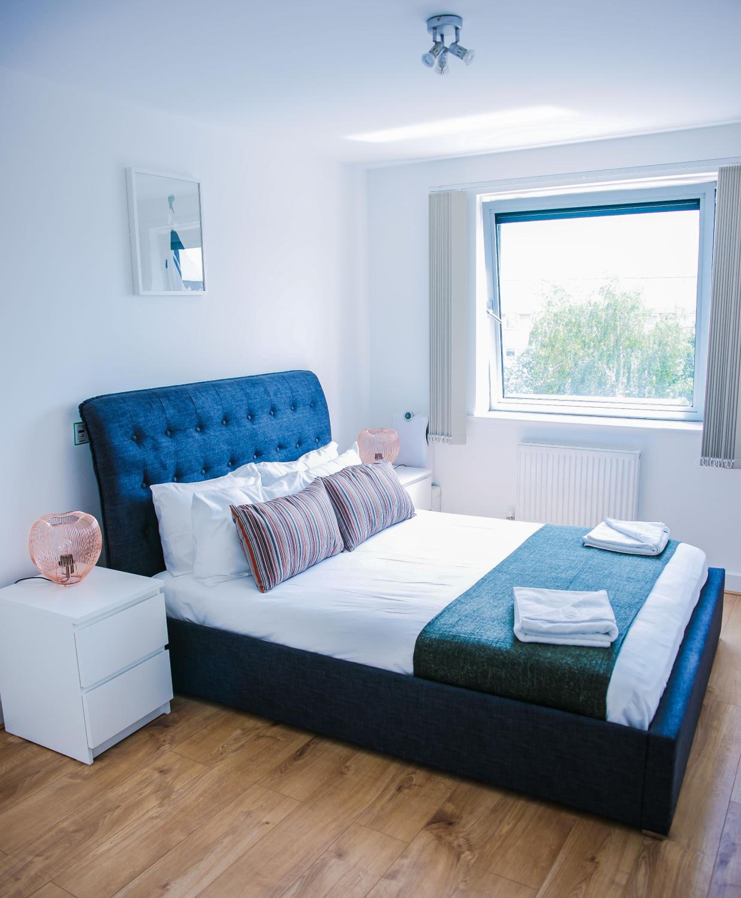 RIVERSIDE 2 BED APARTMENT