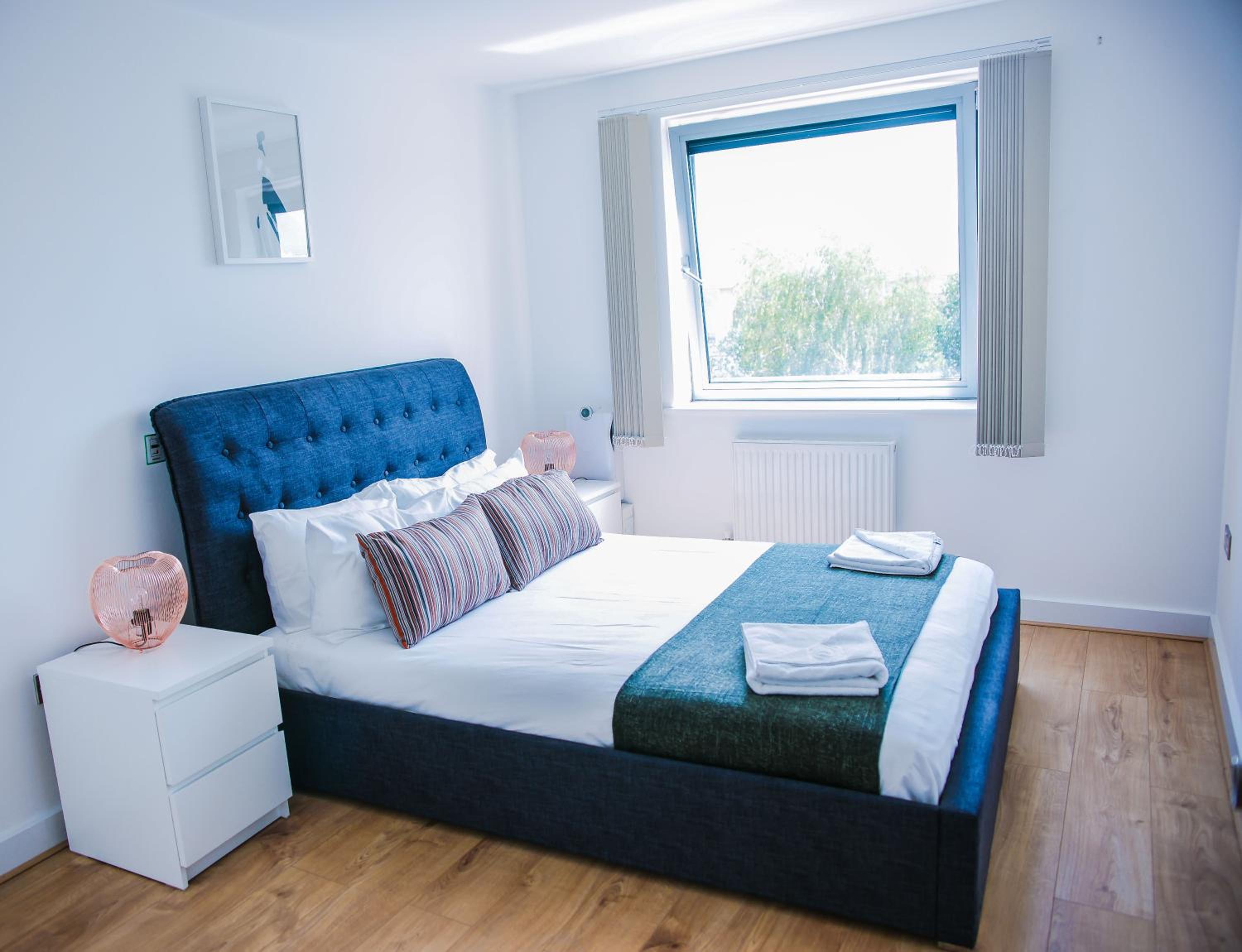 RIVERSIDE 2 BED APARTMENT