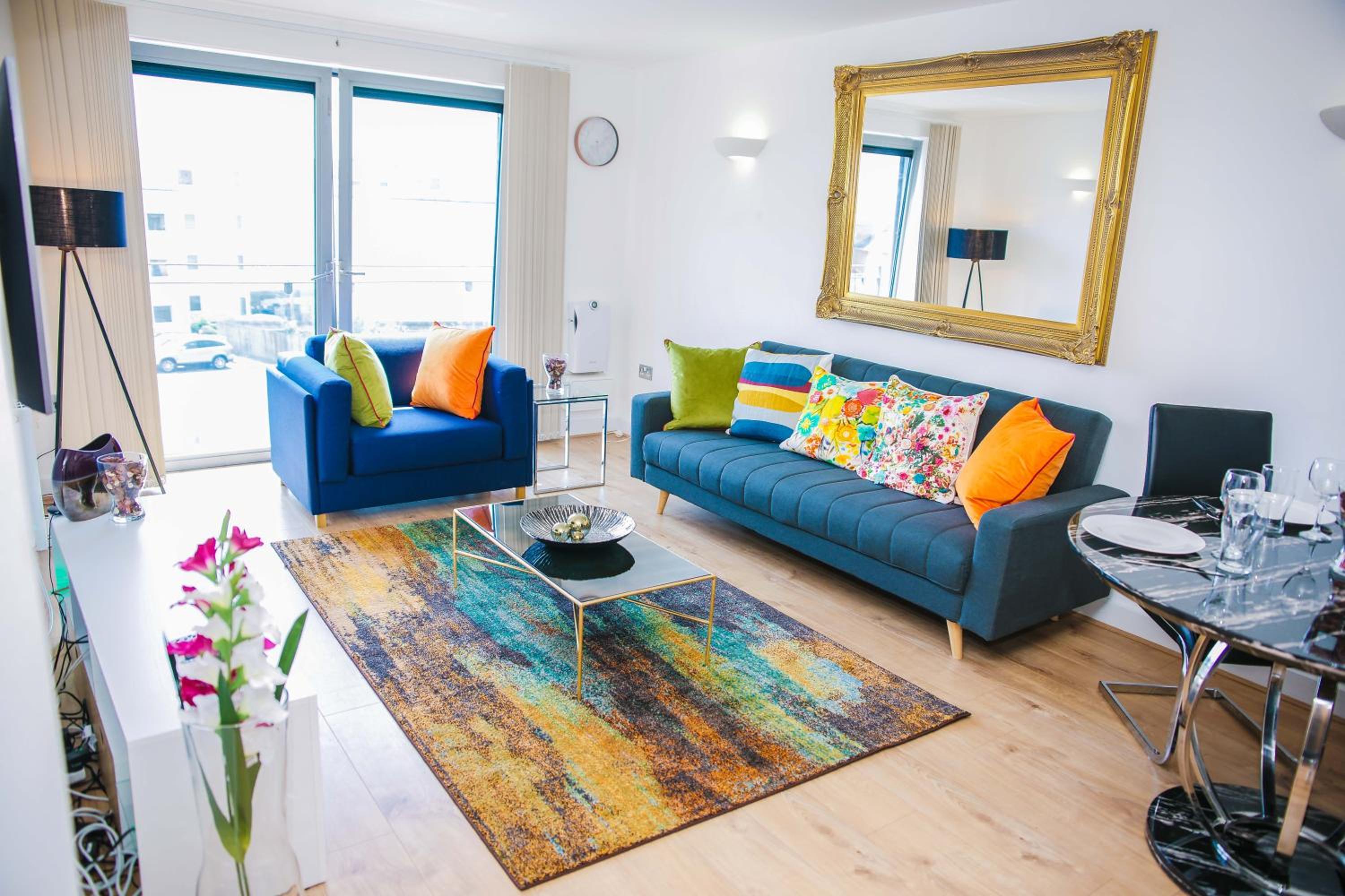 RIVERSIDE 2 BED APARTMENT
