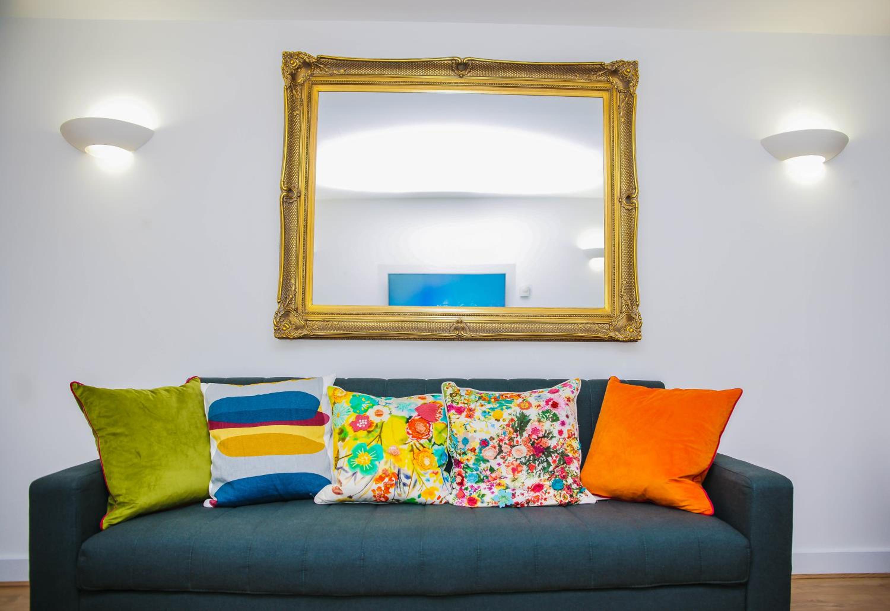 RIVERSIDE 2 BED APARTMENT